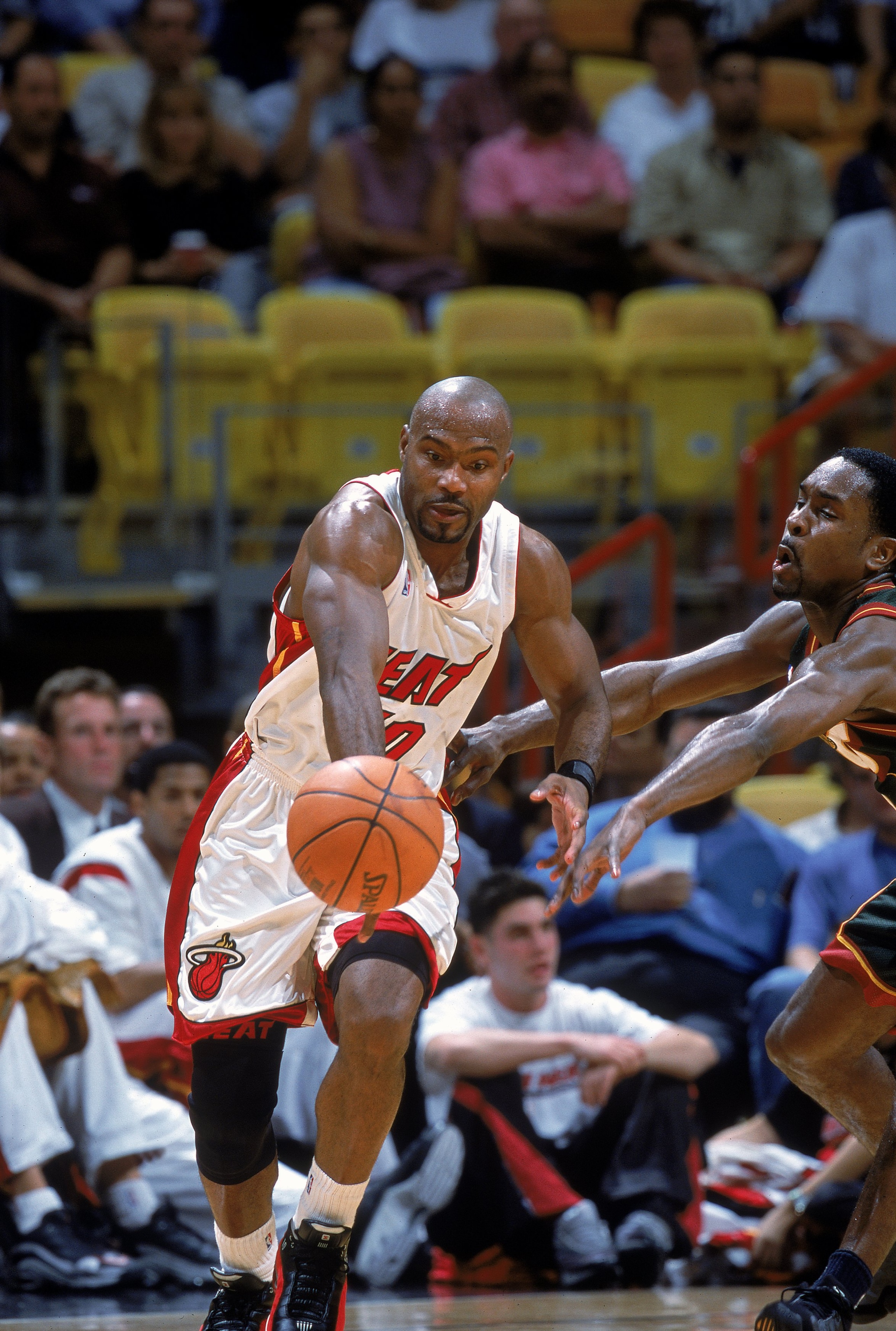 8 Nov 2000: Tim Hardaway #10 of the Miami Heat dribbles the ball down the court during the game against the Seattle SuperSonics at the American Airlines Arena in Miami, Florida. The Heat defeated the SuperSonice 87-81. NOTE TO USER: It is expressly u 8 Nov 2000: Tim Hardaway #10 of the Miami Heat dribbles the ball down the court during the game against the Seattle SuperSonics at the American Airlines Arena in Miami, Florida. The Heat defeated the SuperSonice 87-81. NOTE TO USER: It is expressly u