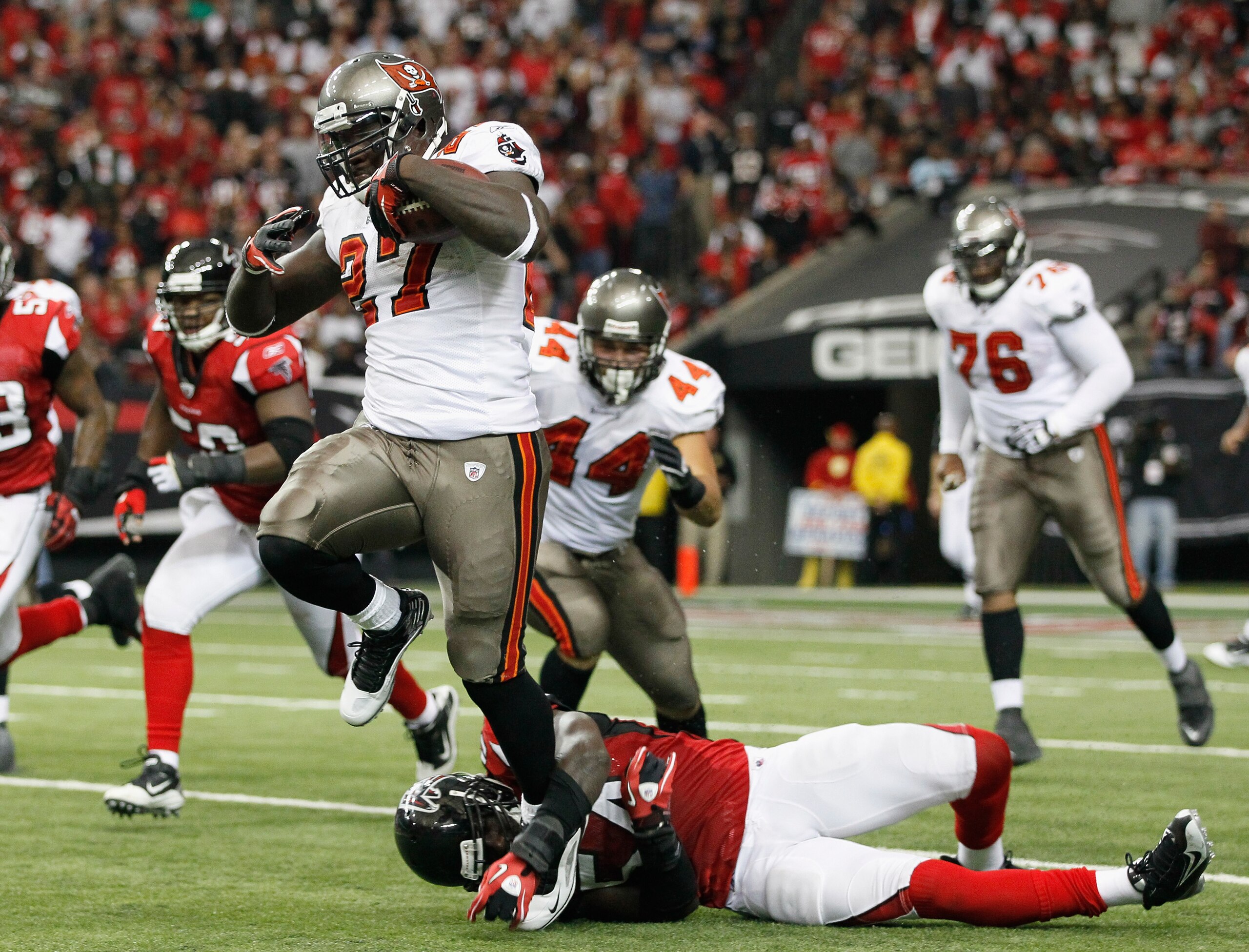 ATLANTA - NOVEMBER 07:  LeGarrette Blount #27 of the Tampa Bay Buccaneers breaks a tackle by Stephen Nicholas #54 of the Atlanta Falcons at Georgia Dome on November 7, 2010 in Atlanta, Georgia.  (Photo by Kevin C. Cox/Getty Images)