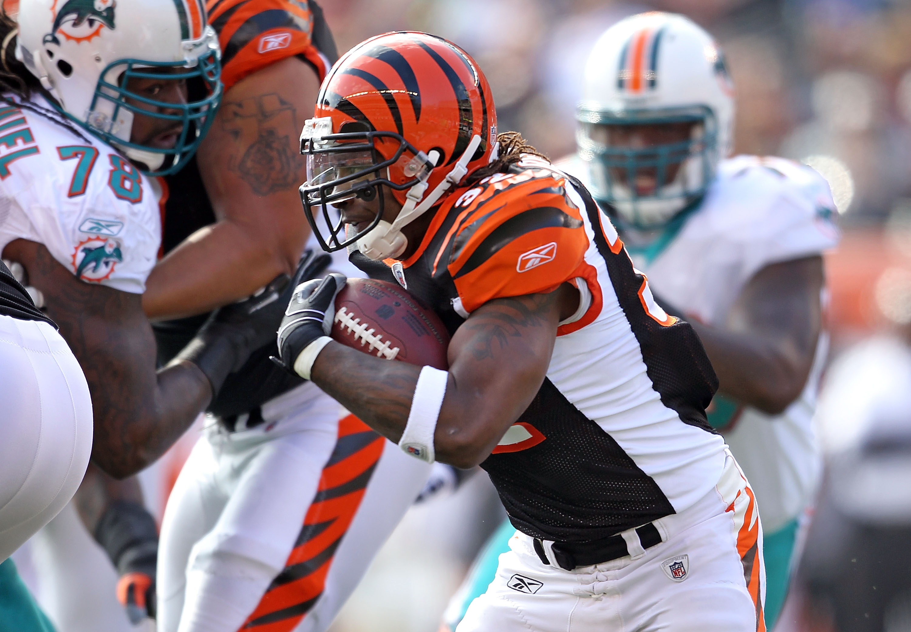 CINCINNATI - OCTOBER 31: Cedric Benson #32 of the Cincinnati Bengals runs with the ball during the NFL game against the Miami Dolphins at Paul Brown Stadium on October 31, 2010 in Cincinnati, Ohio. (Photo by Andy Lyons/Getty Images) CINCINNATI - OCTOBER 31: Cedric Benson #32 of the Cincinnati Bengals runs with the ball during the NFL game against the Miami Dolphins at Paul Brown Stadium on October 31, 2010 in Cincinnati, Ohio. (Photo by Andy Lyons/Getty Images)