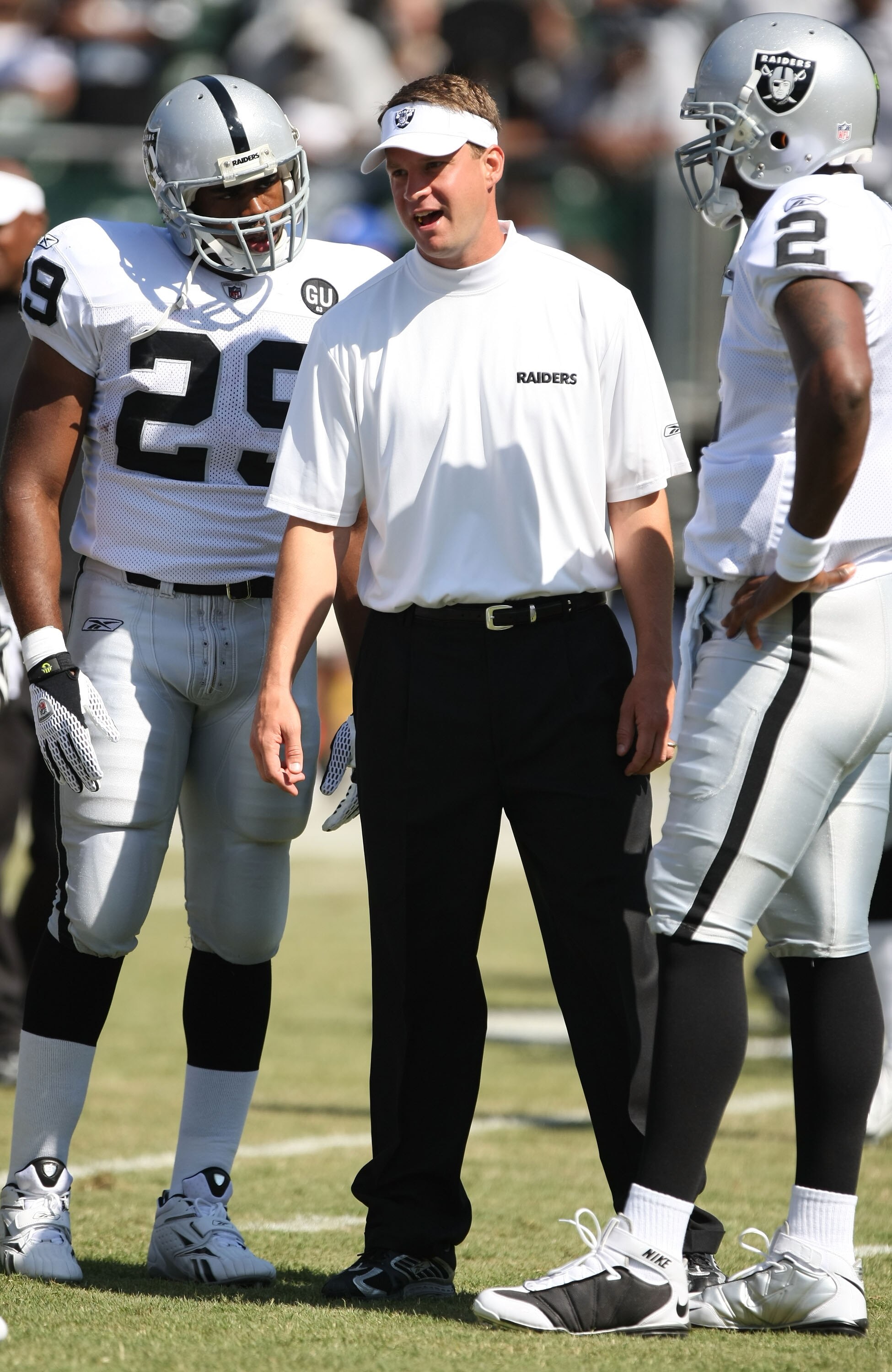 OAKLAND, CA - SEPTEMBER 28:   Head coach Lane Kiffin of the Oakland Raiders talks with Michael Bush #29 and JaMarcus Russell #2 before their game against the San Diego Chargers during an NFL game on September 28, 2008 at McAfee Coliseum in Oakland, Califo