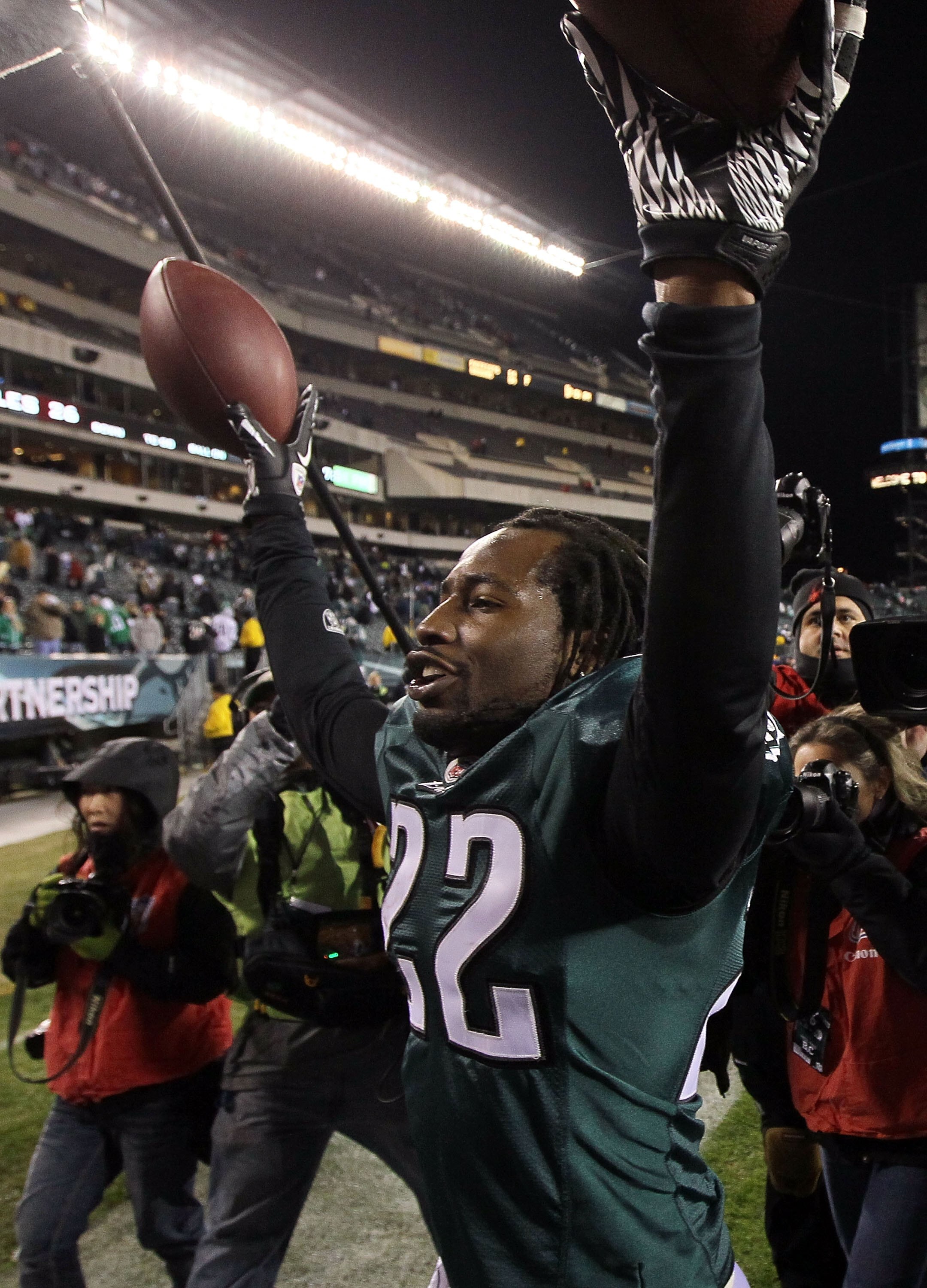 PHILADELPHIA - NOVEMBER 07:  Asante Samuel #22 of the Philadelphia Eagles celebrates after defeating the Indianapolis Colts on November 7, 2010 at Lincoln Financial Field in Philadelphia, Pennsylvania. The Eagles defeated the Colts 26-24.  (Photo by Jim M
