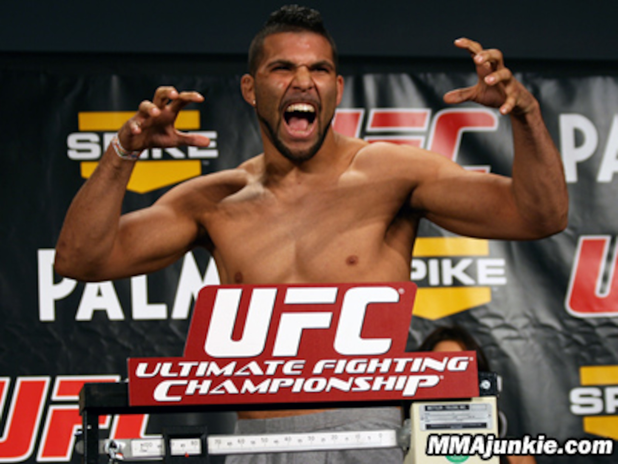Kris McCray (pictured) meets Carlos Eduardo Rocha in the night's opening fight