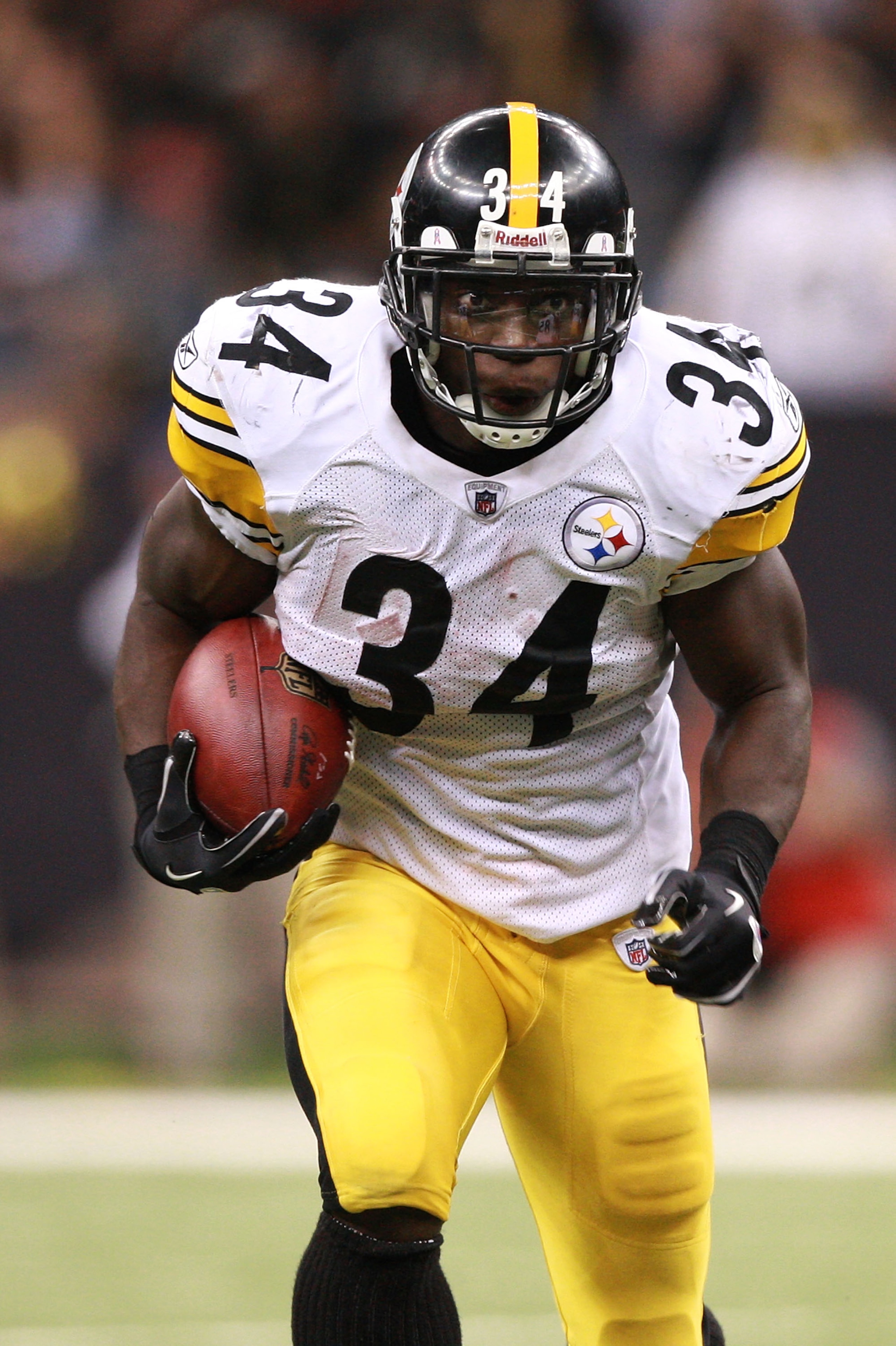 NEW ORLEANS - OCTOBER 31:  Rashard Mendenhall #34 of the Pittsburgh Steelers runs with the football during the game against the New Orleans Saints at Louisiana Superdome on October 31, 2010 in New Orleans, Louisiana.  The Saints won 20-10 over the Steeler