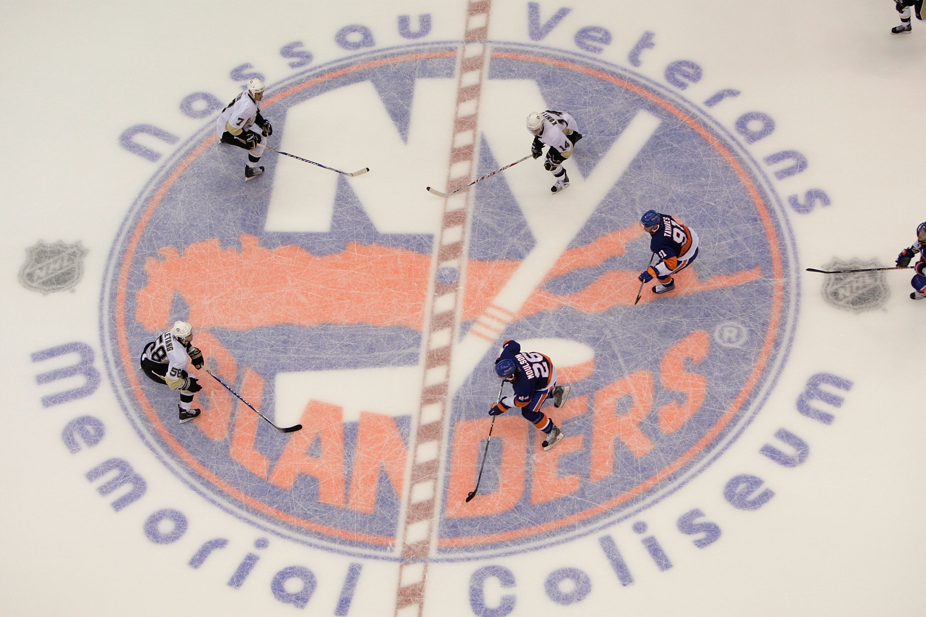 UNIONDALE, NY - OCTOBER 03: A general view of action of the game between the Pittsburgh Penguins and the New York Islanders during at the Nassau Coliseum on October 3, 2009 in Uniondale, New York. The Penguins defeated the Islanders 4-3 in shootout overti