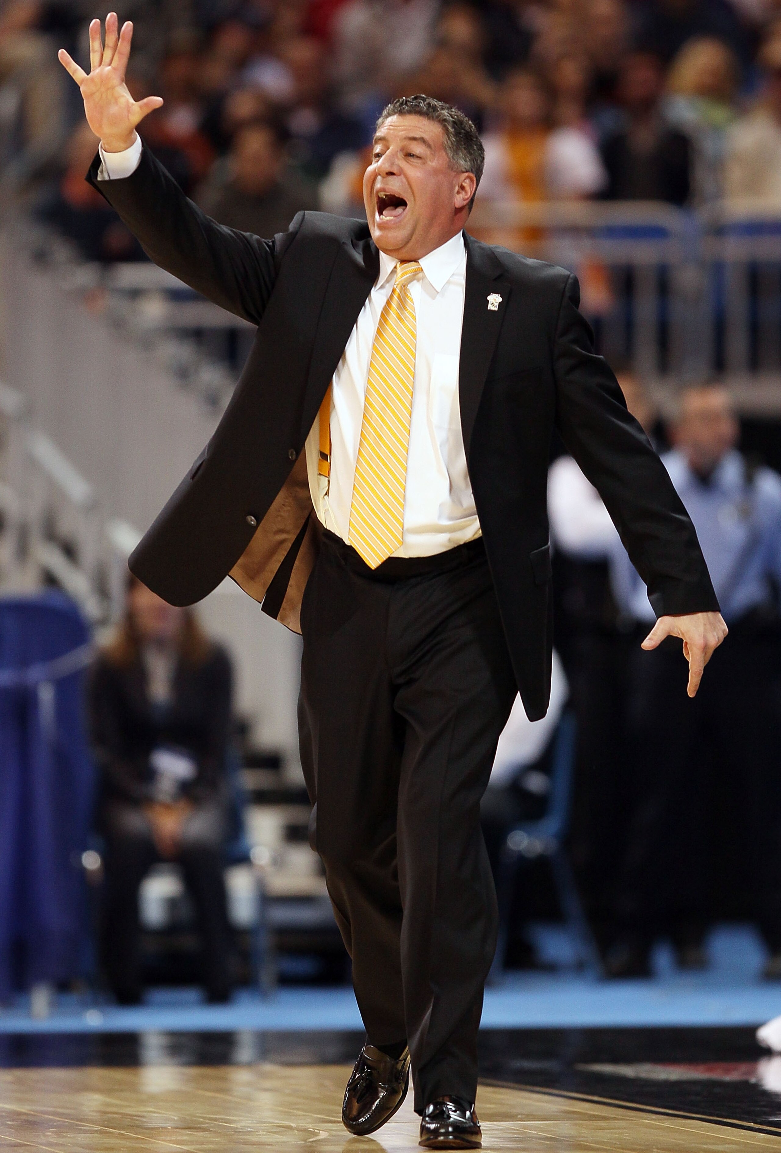ST. LOUIS - MARCH 26:  Head coach Bruce Pearl of the Tennessee Volunteers directs his players in the first half against the Ohio State Buckeyes during the midwest regional semifinal of the 2010 NCAA men's basketball tournament at the Edward Jones Dome on 