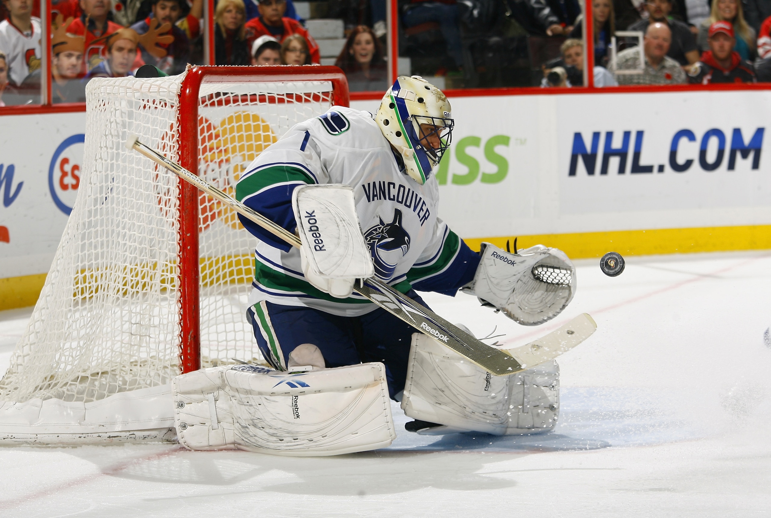OTTAWA - NOVEMBER 11:  Roberto Luongo #1 of the Vancouver Canucks makes a glove save in a game against the Ottawa Senators at Scotiabank Place on November 11, 2010 in Ottawa, Ontario, Canada.  (Photo by Phillip MacCallum/Getty Images)