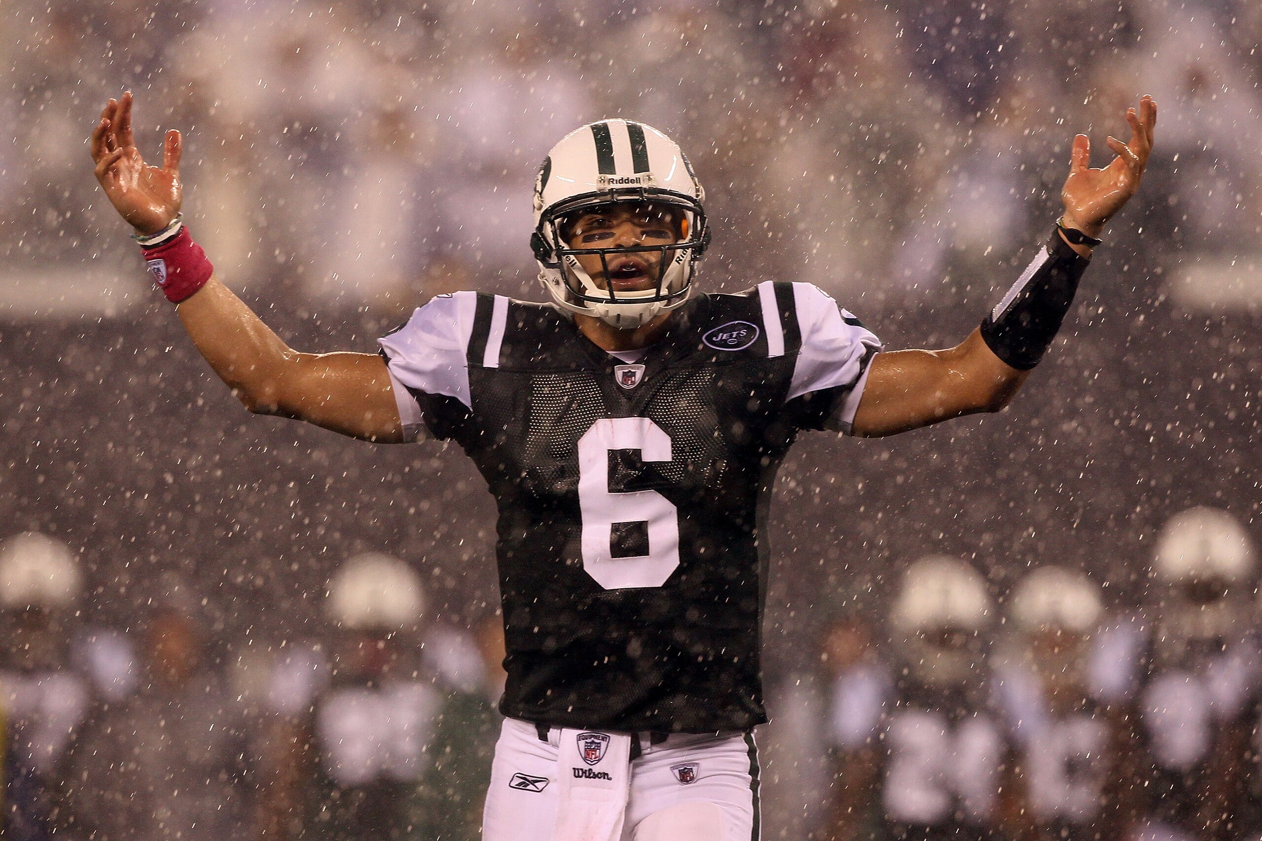 EAST RUTHERFORD, NJ - OCTOBER 11: Mark Sanchez #6 of the New York Jets reacts as rain falls during the second quarter against the Minnesota Vikings at New Meadowlands Stadium on October 11, 2010 in East Rutherford, New Jersey. (Photo by Jim McIsaac/Gett EAST RUTHERFORD, NJ - OCTOBER 11: Mark Sanchez #6 of the New York Jets reacts as rain falls during the second quarter against the Minnesota Vikings at New Meadowlands Stadium on October 11, 2010 in East Rutherford, New Jersey. (Photo by Jim McIsaac/Gett