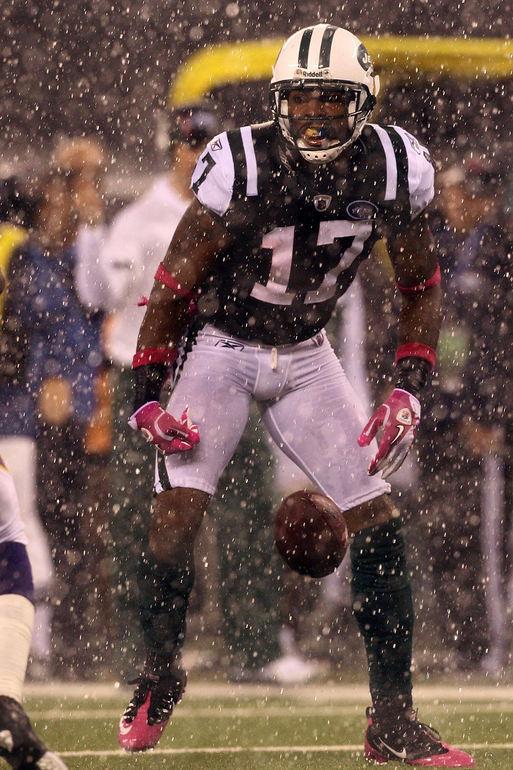 EAST RUTHERFORD, NJ - OCTOBER 11:  Braylon Edwards #17 of the New York Jets reacts after he made a reception in the rain in the second quarter against the Minnesota Vikings at New Meadowlands Stadium on October 11, 2010 in East Rutherford, New Jersey.  (P