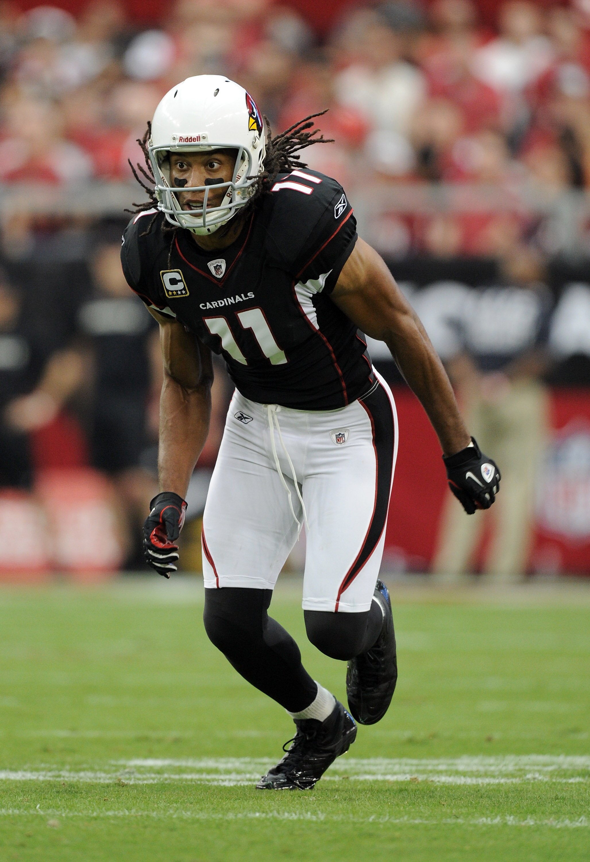 GLENDALE, AZ - OCTOBER 31:  Larry Fitzgerald #11 of the Arizona Cardinals comes off the line of scrimmage against the Tampa Bay Buccaneers at University of Phoenix Stadium on October 31, 2010 in Glendale, Arizona.  (Photo by Harry How/Getty Images)