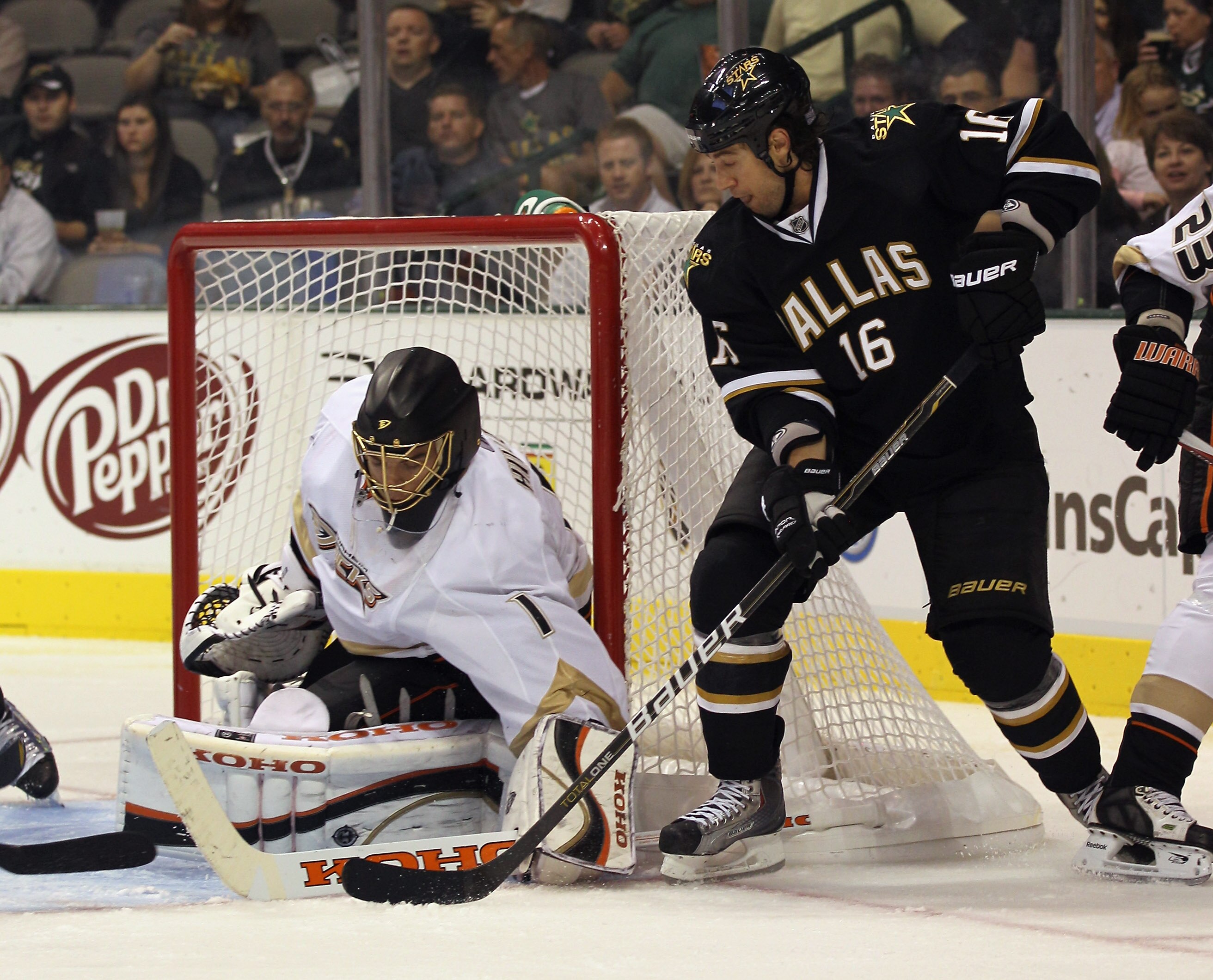 DALLAS - OCTOBER 26:  Jonas Hiller #1 of the Anaheim Ducks stops Adam Burish #16 of the Dallas Stars at the American Airlines Center on October 26, 2010 in Dallas, Texas.  (Photo by Bruce Bennett/Getty Images)