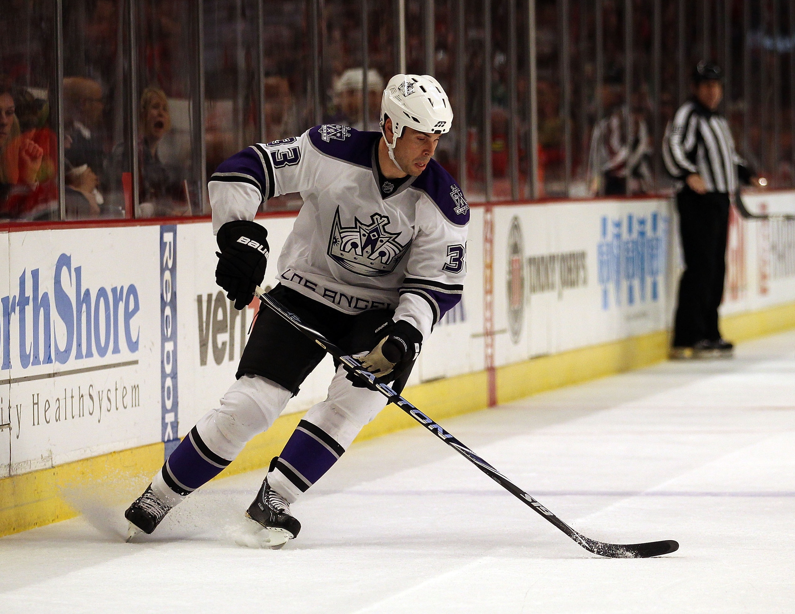 CHICAGO - OCTOBER 27: Willie Mitchell #33 of the Los Angeles Kings controls the puck against the Chicago Blackhawks at the United Center on October 27, 2010 in Chicago, Illinois. The Blackhawks defeated the Kings 3-1. (Photo by Jonathan Daniel/Getty Image CHICAGO - OCTOBER 27: Willie Mitchell #33 of the Los Angeles Kings controls the puck against the Chicago Blackhawks at the United Center on October 27, 2010 in Chicago, Illinois. The Blackhawks defeated the Kings 3-1. (Photo by Jonathan Daniel/Getty Image