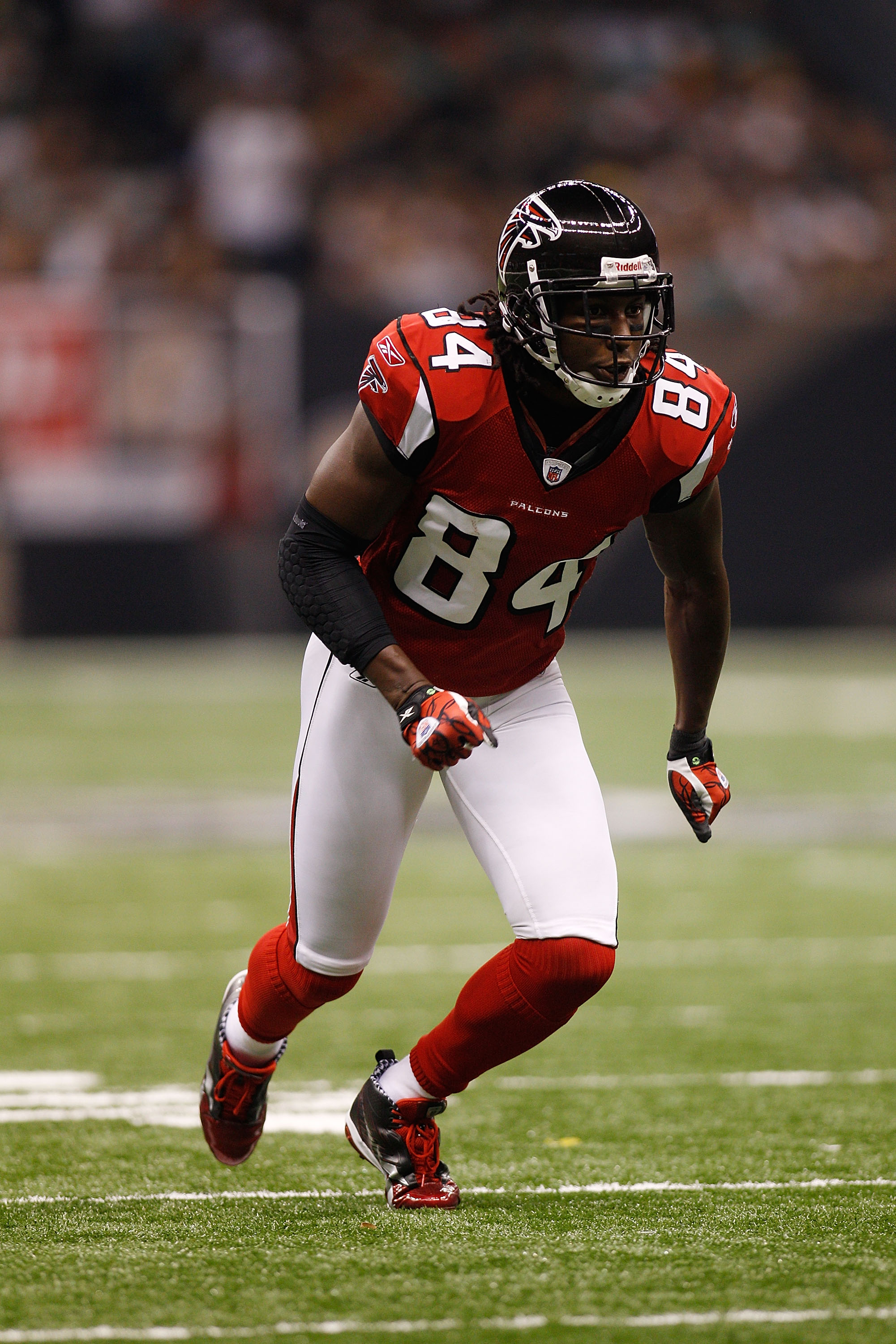 NEW ORLEANS - SEPTEMBER 26:  Roddy White #84 of the Atlanta Falcons in action against the New Orleans Saints at the Louisiana Superdome on September 26, 2010 in New Orleans, Louisiana.  (Photo by Chris Graythen/Getty Images)
