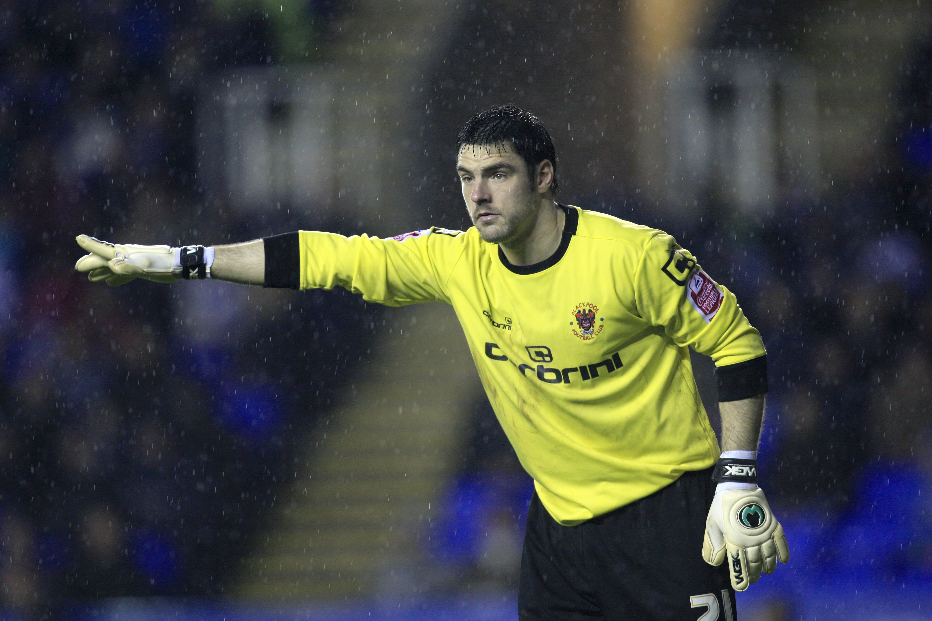 READING, ENGLAND - NOVEMBER 21:  Blackpool goalkeeper Matt Gilks during the Coca Cola Championship match between Reading and  Blackpool at the Madjeski Stadium on November 21, 2009 in Reading, England. (Photo by Jed Leicester/Getty Images)