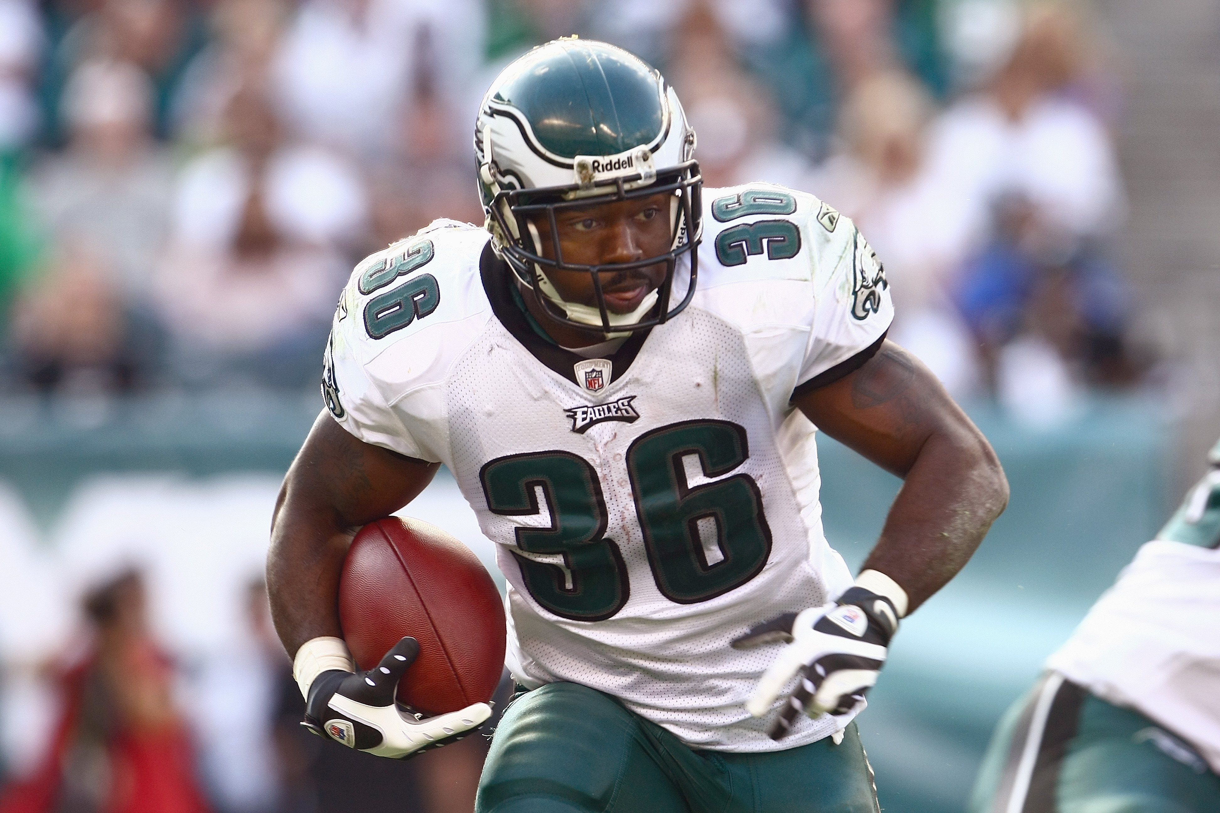 PHILADELPHIA - OCTOBER 5:  Brian Westbrook #36 of the Philadelphia Eagles carries the ball during the game against the Washington Redskins on October 5, 2008 at Lincoln Financial Field in Philadelphia, Pennsylvania. (Photo by: Chris McGrath/Getty Images)