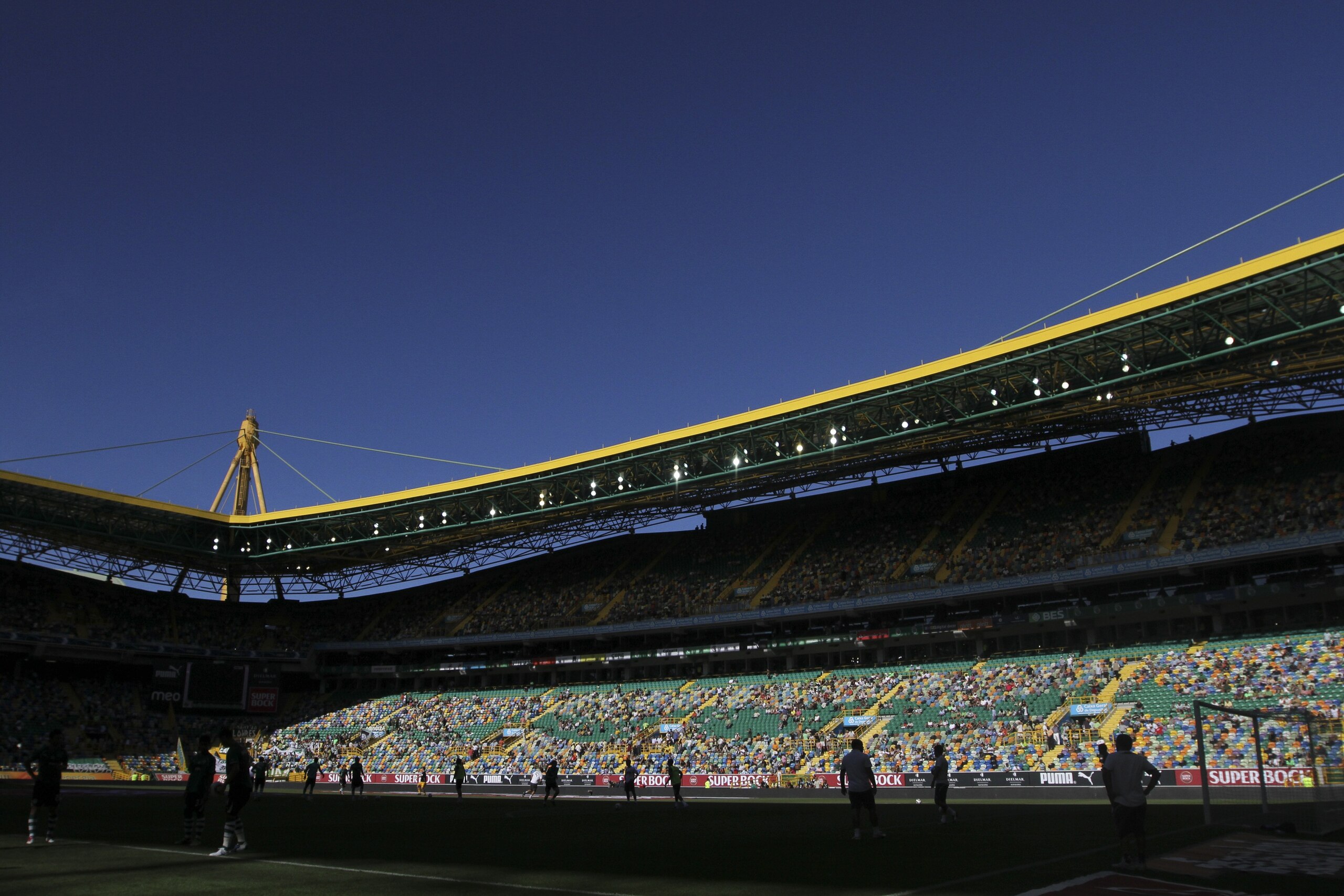 LISBON, PORTUGAL - AUGUST 22: General view of Alvalade Stadium as the players warm up before the Portuguese Liga football match between Sporting Lisbon and Maritimo on August 22, 2010 in Lisbon, Portugal. (Photo by Patricia De Melo Moreira/EuroFootball/G LISBON, PORTUGAL - AUGUST 22: General view of Alvalade Stadium as the players warm up before the Portuguese Liga football match between Sporting Lisbon and Maritimo on August 22, 2010 in Lisbon, Portugal. (Photo by Patricia De Melo Moreira/EuroFootball/G