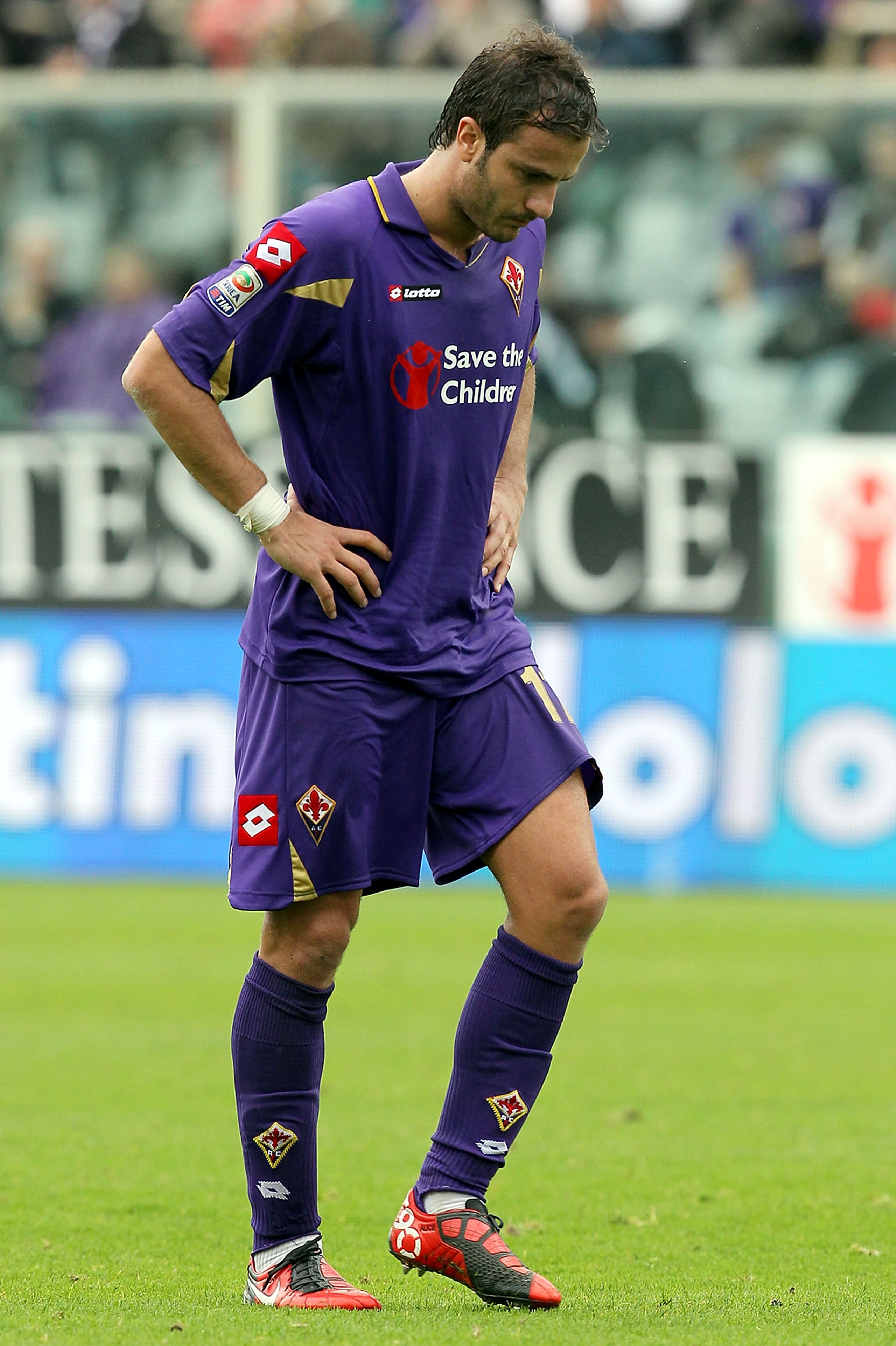 FLORENCE, ITALY - NOVEMBER 07: Alberto Gilardino of ACF Fiorentina in action during the Serie A match between Fiorentina and Chievo at Stadio Artemio Franchi on November 7, 2010 in Florence, Italy. (Photo by Gabriele Maltinti/Getty Images) FLORENCE, ITALY - NOVEMBER 07: Alberto Gilardino of ACF Fiorentina in action during the Serie A match between Fiorentina and Chievo at Stadio Artemio Franchi on November 7, 2010 in Florence, Italy. (Photo by Gabriele Maltinti/Getty Images)