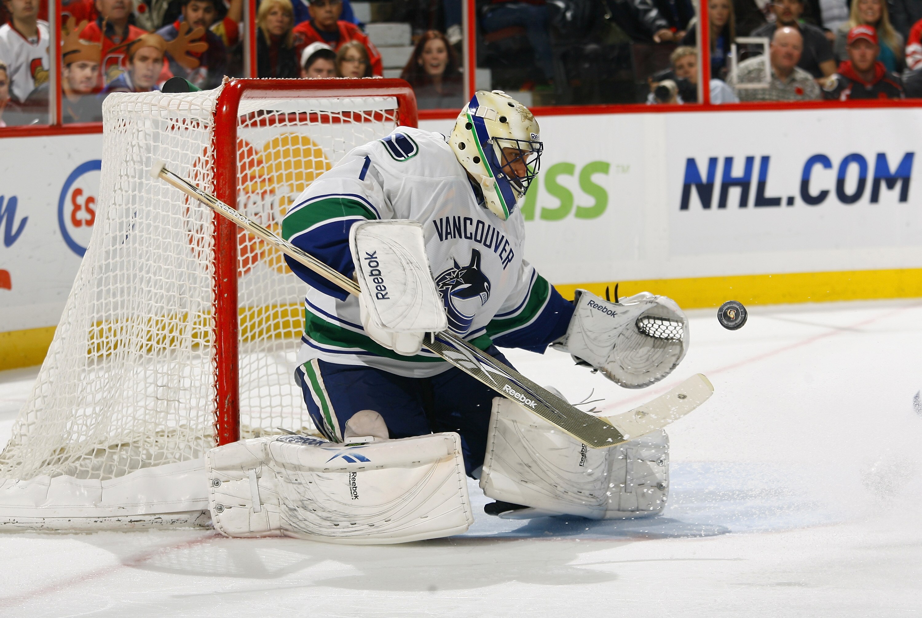 OTTAWA - NOVEMBER 11:  Roberto Luongo #1 of the Vancouver Canucks makes a glove save in a game against the Ottawa Senators at Scotiabank Place on November 11, 2010 in Ottawa, Ontario, Canada.  (Photo by Phillip MacCallum/Getty Images)