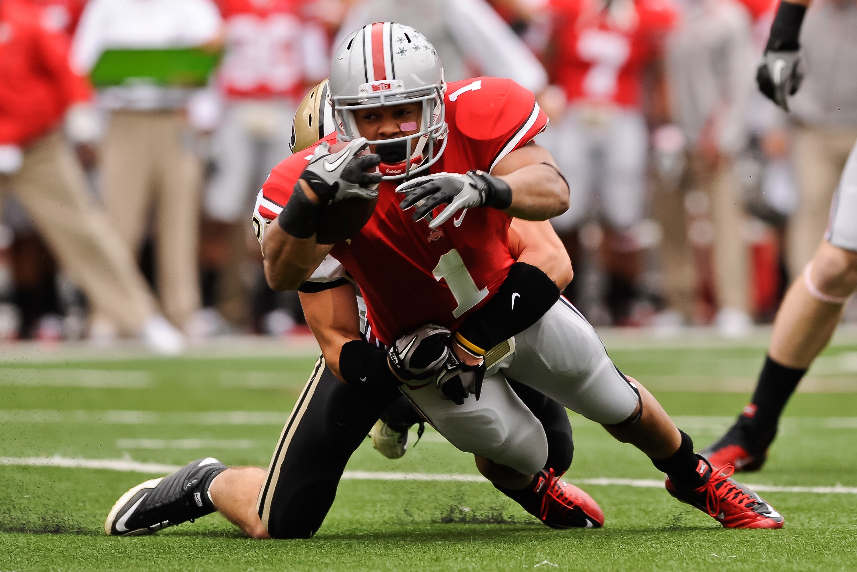 COLUMBUS, OH - OCTOBER 23:  Dan Herron #1 of the Ohio State Buckeyes runs with the ball against the Purdue Boilermakers at Ohio Stadium on October 23, 2010 in Columbus, Ohio.  (Photo by Jamie Sabau/Getty Images)