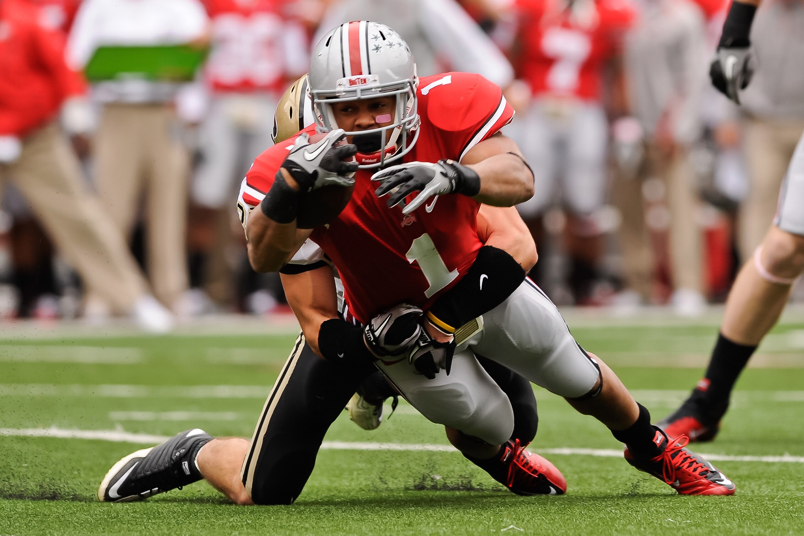 COLUMBUS, OH - OCTOBER 23:  Dan Herron #1 of the Ohio State Buckeyes runs with the ball against the Purdue Boilermakers at Ohio Stadium on October 23, 2010 in Columbus, Ohio.  (Photo by Jamie Sabau/Getty Images)