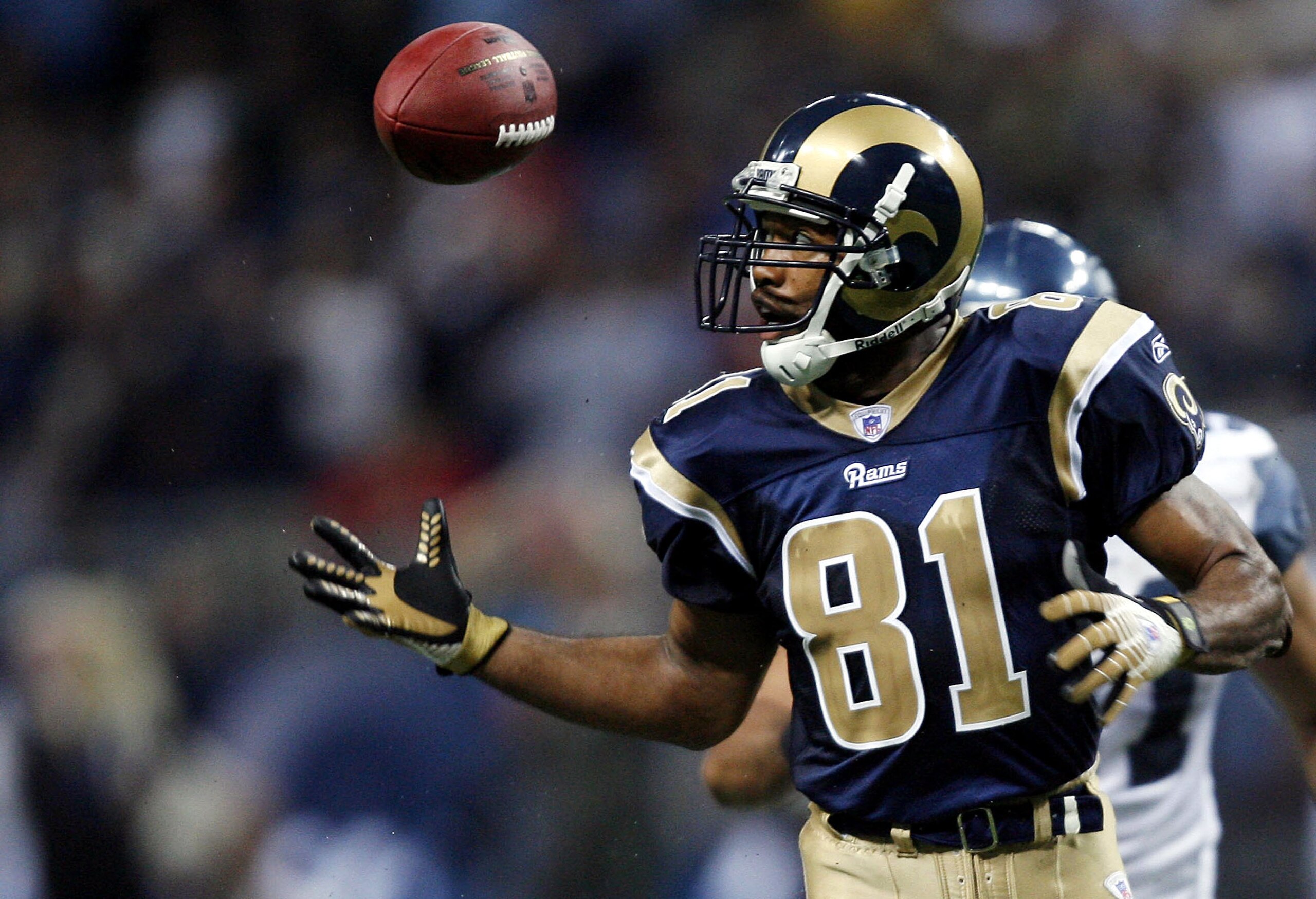ST. LOUIS, MO - OCTOBER 15:  Torry Holt #81 of the St. Louis Rams makes a catch against the Seattle Seahawks at the Edward Jones Dome on October 15, 2006 in St. Louis, Missouri.  The Seahawks beat the Rams 30 to 28.  (Photo by Dilip Vishwanat/Getty Images