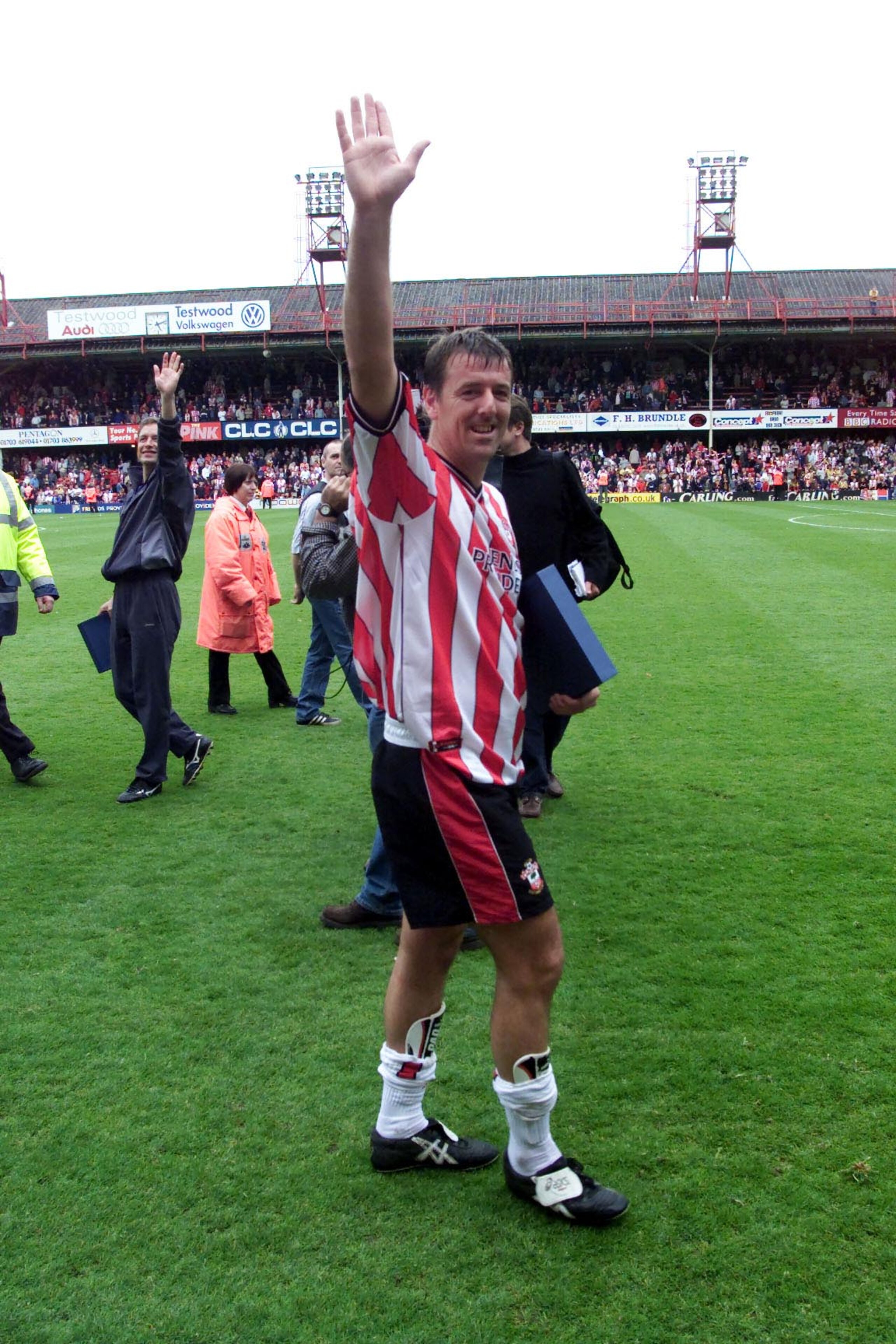 19 May 2001: Matthew Le Tissier of Southampton acknowledges the Southampton fans at the end of the last ever League game at The Dell after the FA Carling Premiership game between Southampton v Arsenal. Digital image. Mandatory Credit: Mike Hewitt/ALLSPOR 19 May 2001: Matthew Le Tissier of Southampton acknowledges the Southampton fans at the end of the last ever League game at The Dell after the FA Carling Premiership game between Southampton v Arsenal. Digital image. Mandatory Credit: Mike Hewitt/ALLSPOR