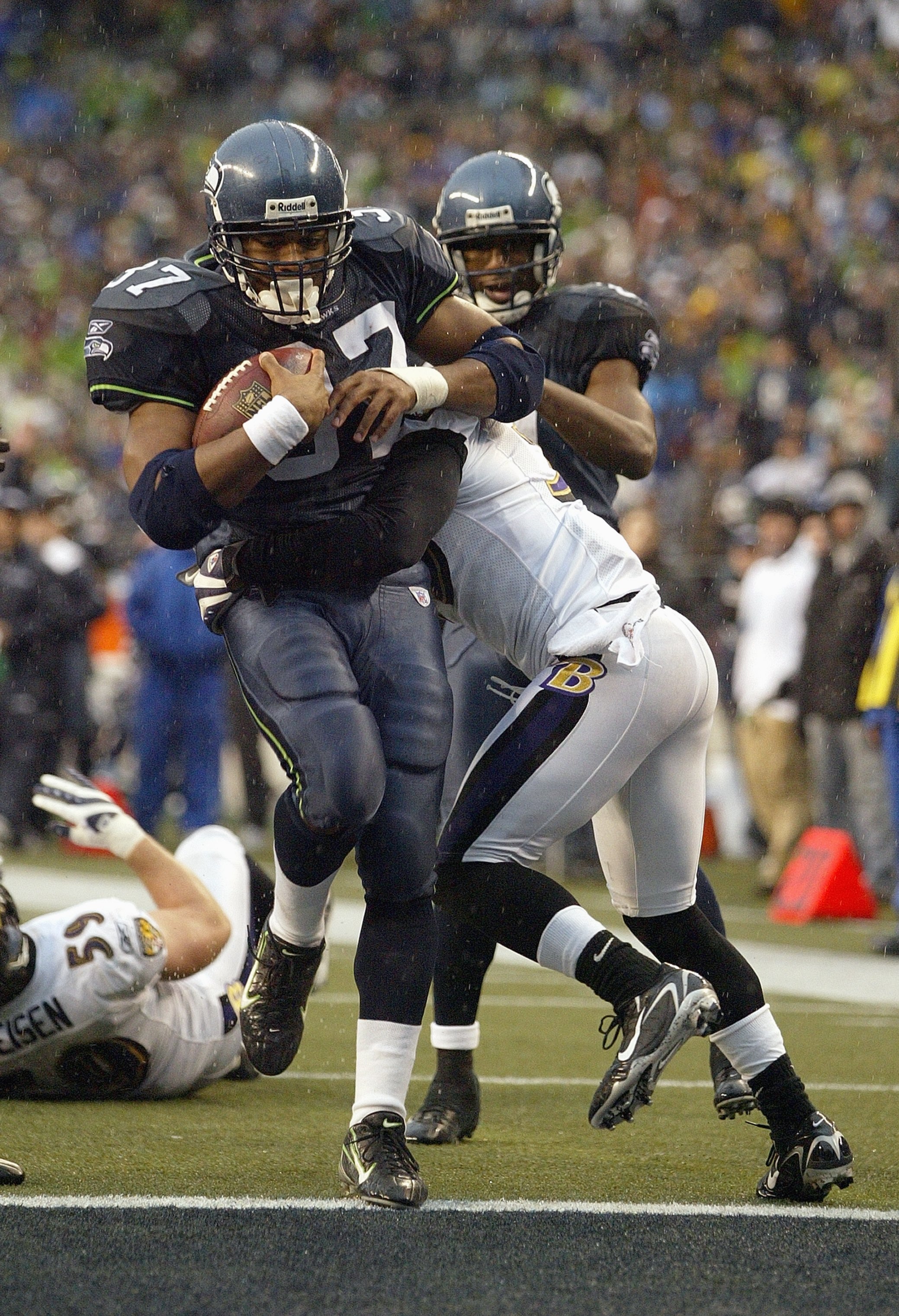 SEATTLE - DECEMBER 23: Shaun Alexander #37 of the Seattle Seahawks carries the ball for the touchdown during the game against the Baltimore Ravens at Qwest Field on December 23, 2007 in Seattle, Washington. The Seahawks defeated the Ravens 27-6. (Photo by