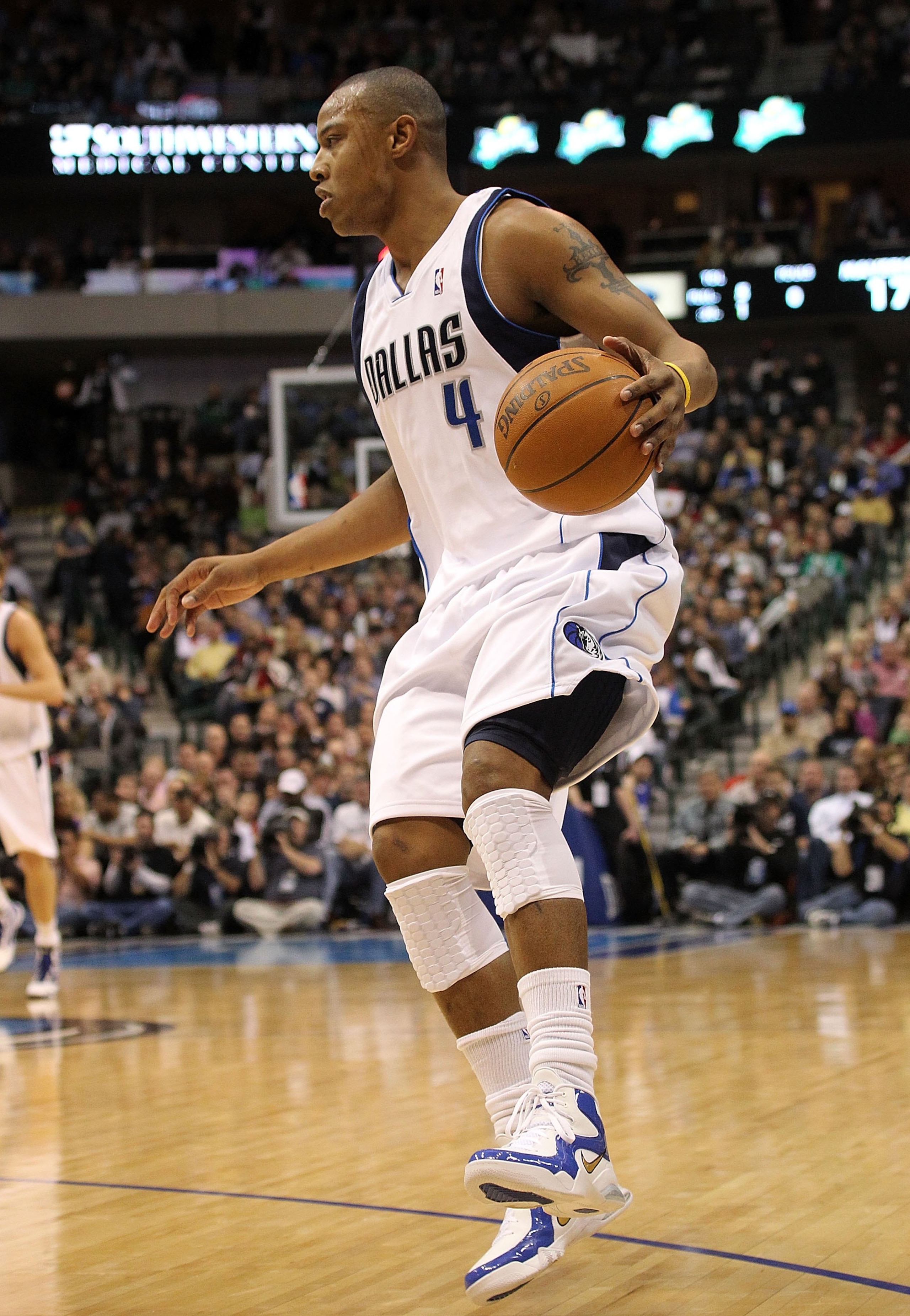 DALLAS - FEBRUARY 17:  Forward Caron Butler #4 of the Dallas Mavericks during play against the Phoenix Suns on February 17, 2010 at American Airlines Center in Dallas, Texas.  NOTE TO USER: User expressly acknowledges and agrees that, by downloading and/o