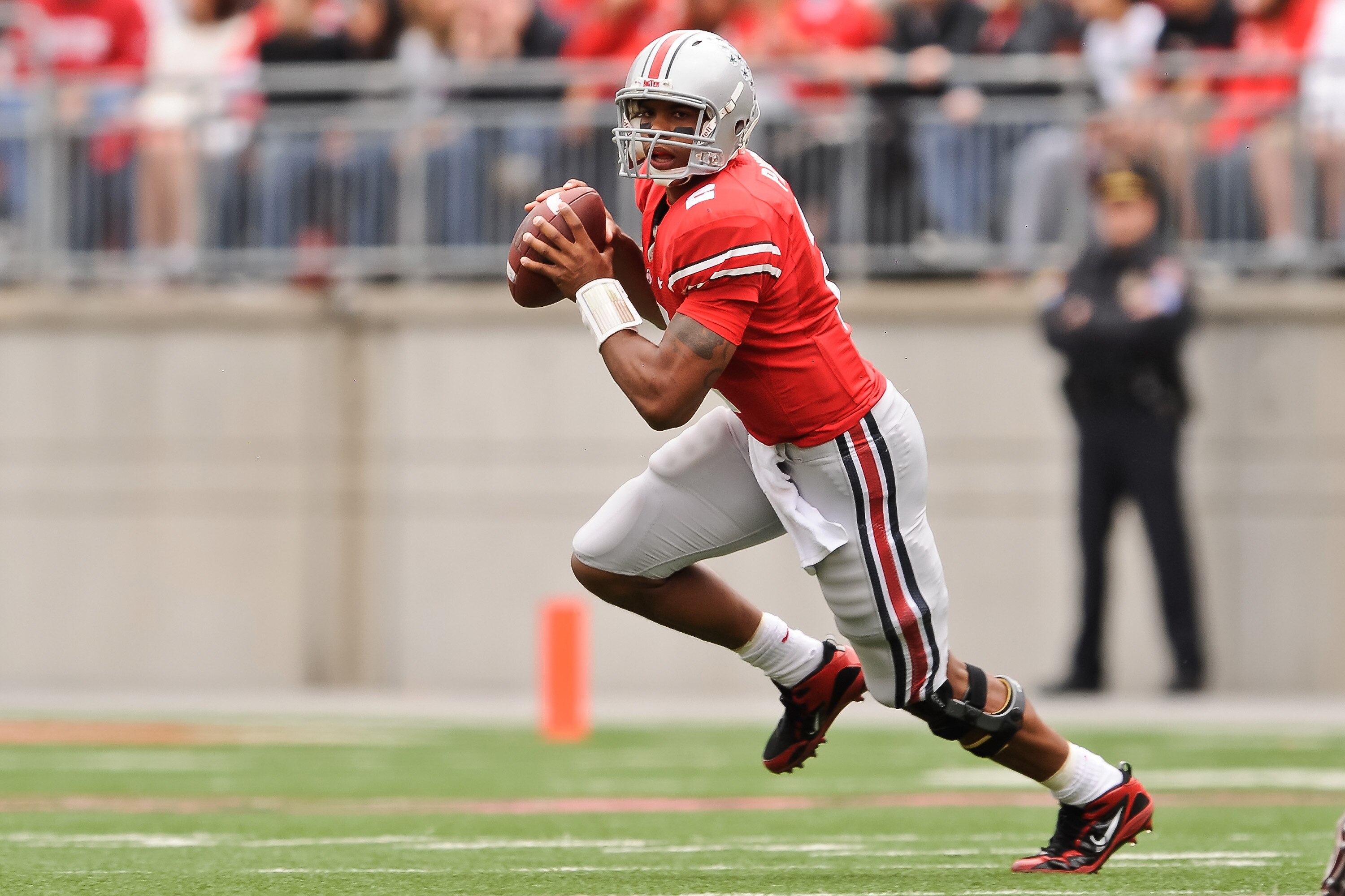 COLUMBUS, OH - OCTOBER 23:  Terrelle Pryor #2 of the Ohio State Buckeyes rolls out against the Purdue Boilermakers at Ohio Stadium on October 23, 2010 in Columbus, Ohio.  (Photo by Jamie Sabau/Getty Images)