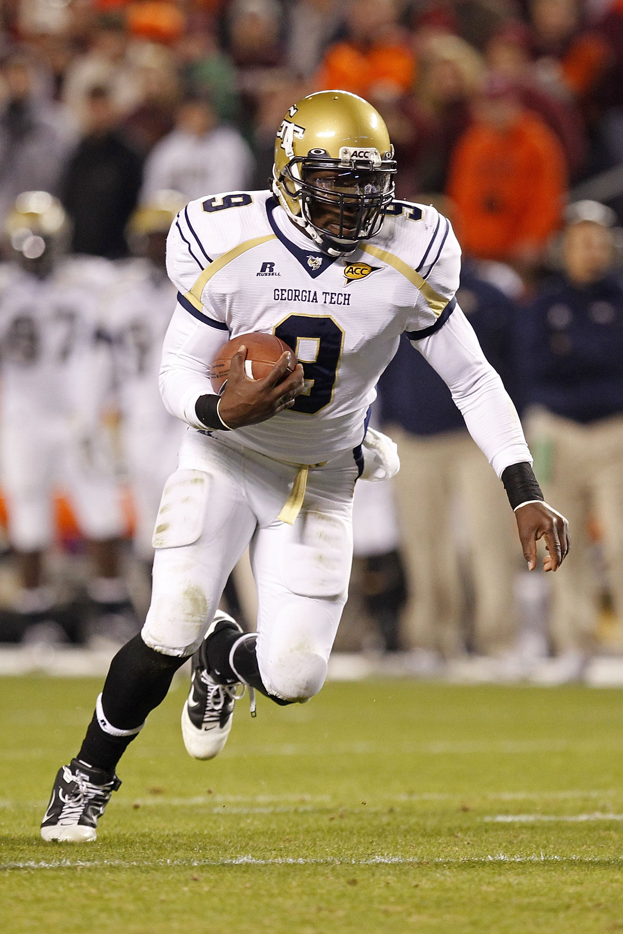 BLACKSBURG, VA - NOVEMBER 04:  Quarterback Joshua Nesbitt #9 of the Georgia Tech Yellow Jackets runs with the ball against the Virginia Tech Hokies at Lane Stadium on November 4, 2010 in Blacksburg, Virginia.  (Photo by Geoff Burke/Getty Images)