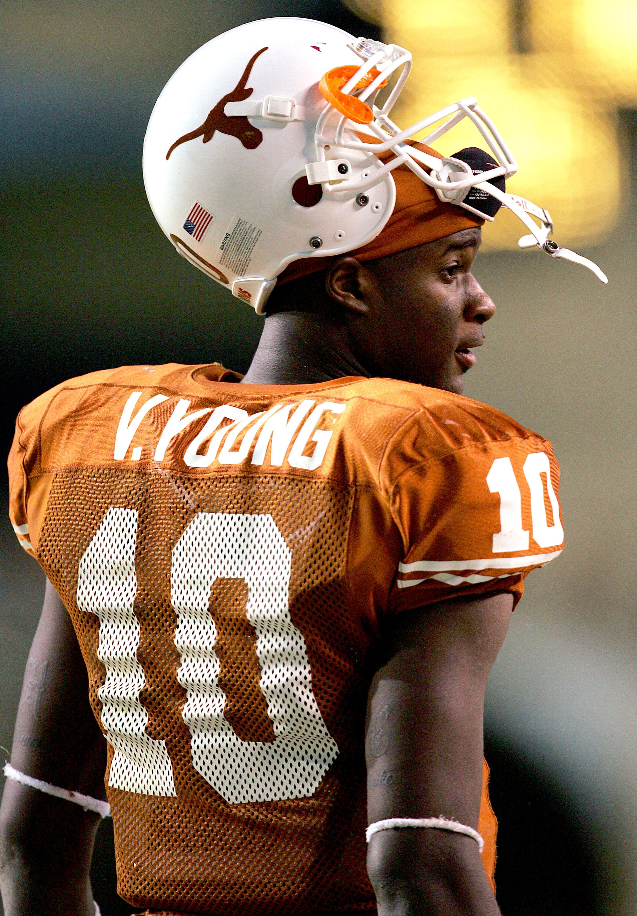 AUSTIN, TX - NOVEMBER 26:  Quarterback Vince Young #10 of the University of Texas Longhorns looks to on while facing the Texas A&M University Aggies during the game on November 26, 2004 at Royal Memorial Stadium in Austin, Texas.  The Longhorns defeated t