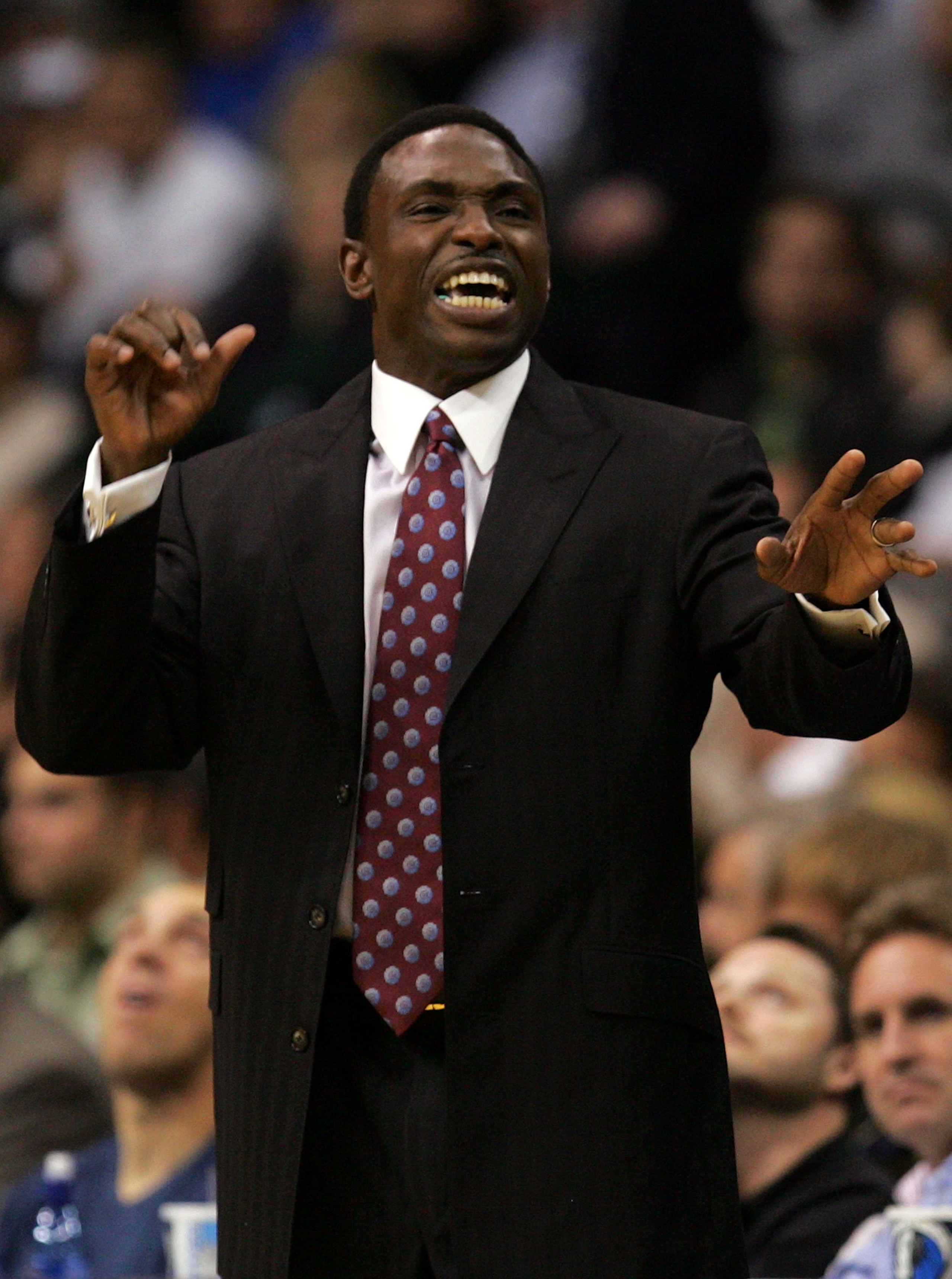 DALLAS - NOVEMBER 28:  Head coach Avery Johnson of the Dallas Mavericks during play against the Minnesota Timberwolves on November 28, 2007 at American Airlines Center in Dallas, Texas.  NOTE TO USER: User expressly acknowledges and agrees that, by downlo