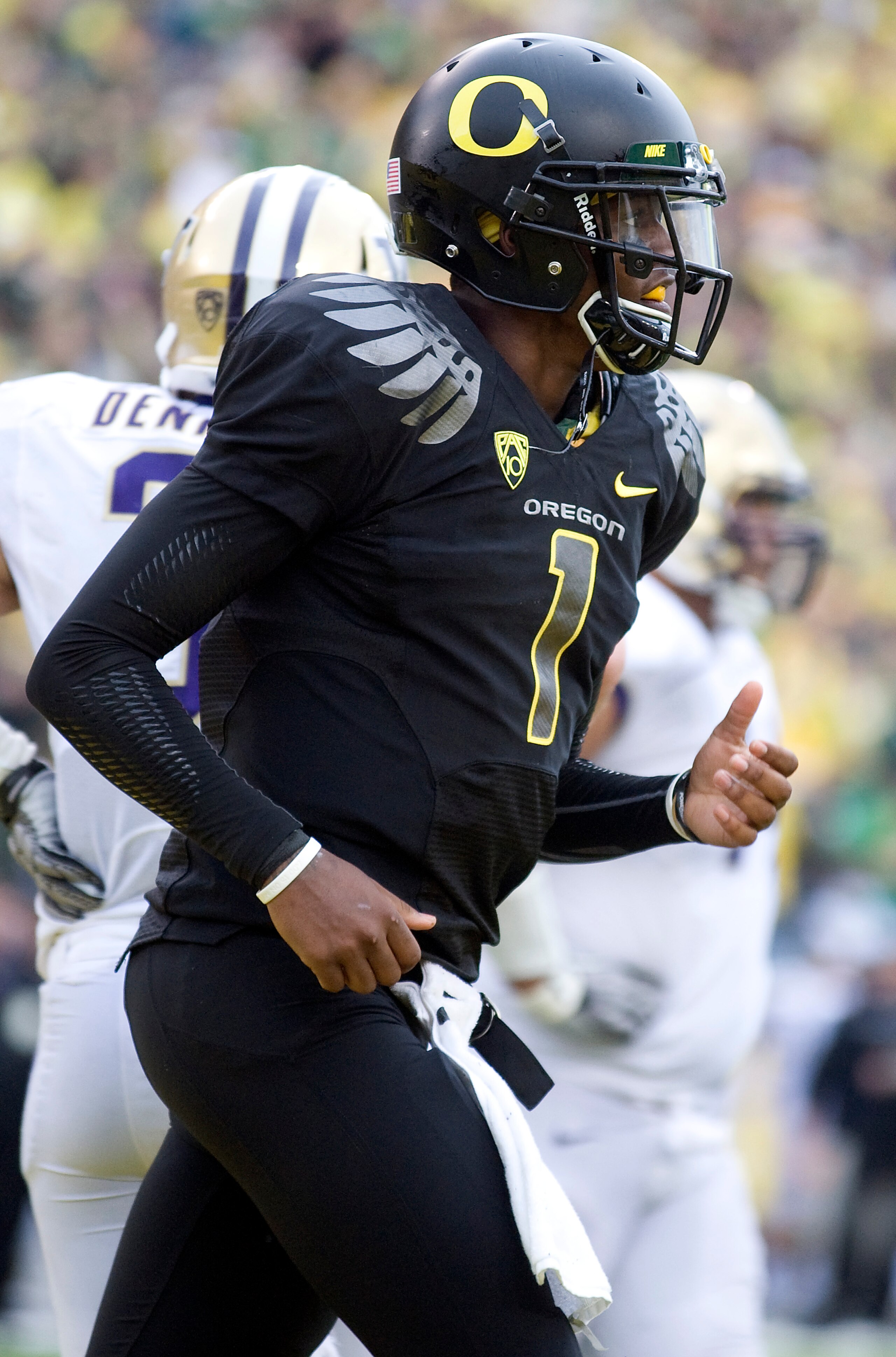 EUGENE, OR - NOVEMBER 06: Quarterback Darron Thomas #1 of the Oregon Ducks runs off the field after scoring a touchdown in the third quarter of the game at Autzen Stadium on November 6, 2010 in Eugene, Oregon. The Ducks won the game 53-16. (Photo by Steve