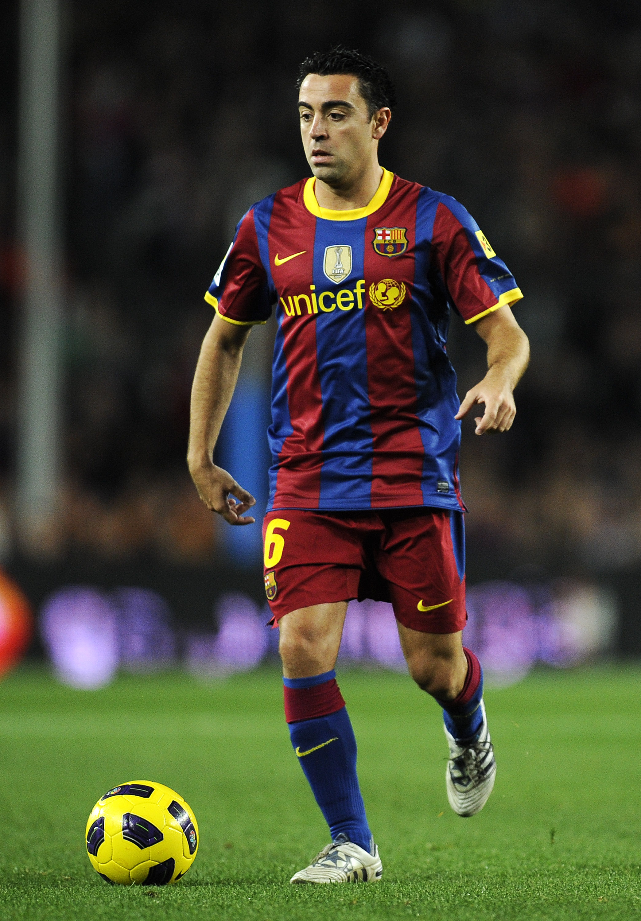 BARCELONA, SPAIN - OCTOBER 30:  Xavi Hernandez of Barcelona controls the ball during the La Liga match between Barcelona and Sevilla FC on October 30, 2010 in Barcelona, Spain. Barcelona won the match 5-0.  (Photo by David Ramos/Getty Images)