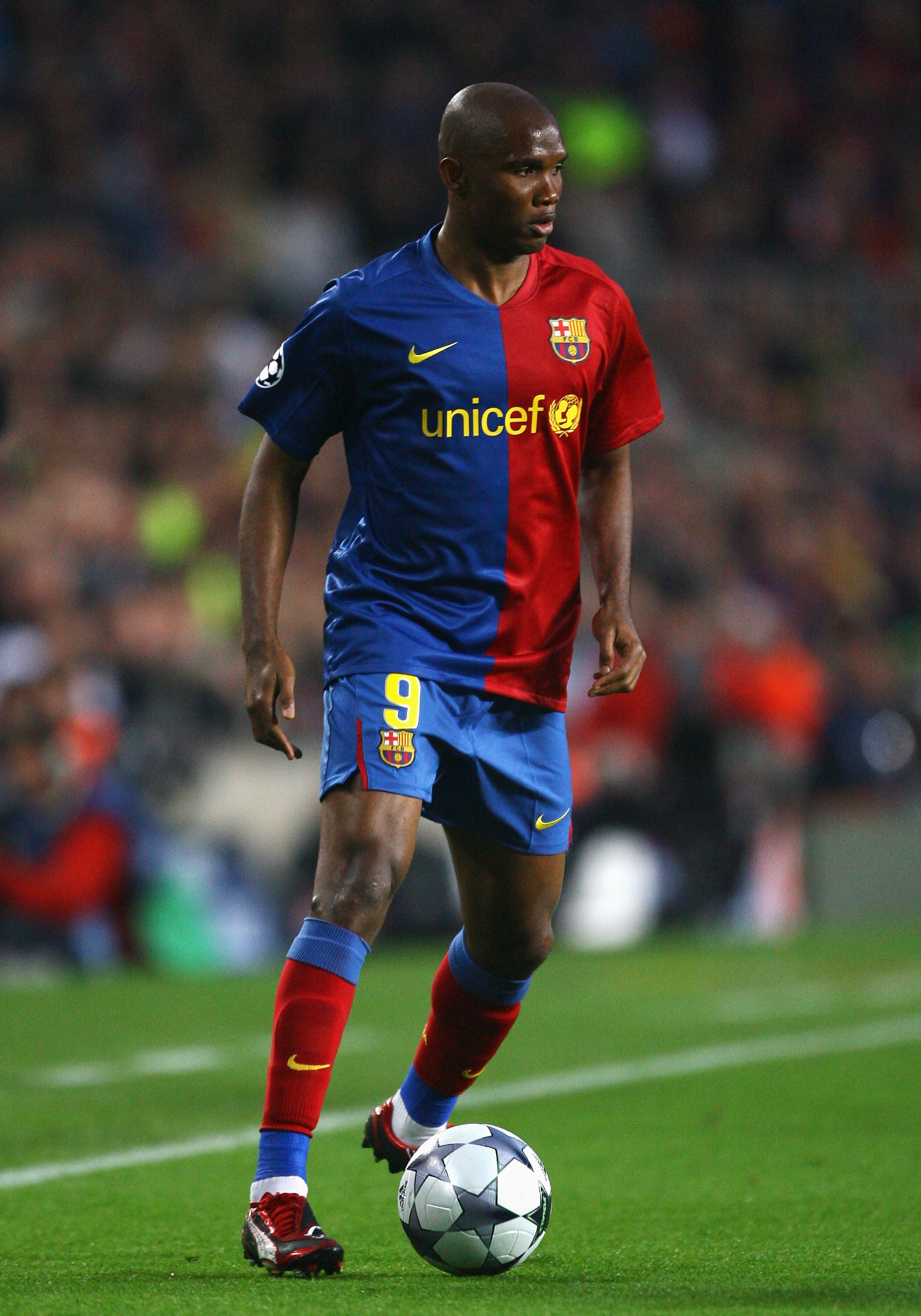 BARCELONA, SPAIN - APRIL 28: Samuel Eto'o of Barcelona in action during the UEFA Champions League Semi Final First Leg match between Barcelona and Chelsea at the Nou Camp Stadium on April 28, 2009 in Barcelona, Spain.  (Photo by Alex Livesey/Getty Images)