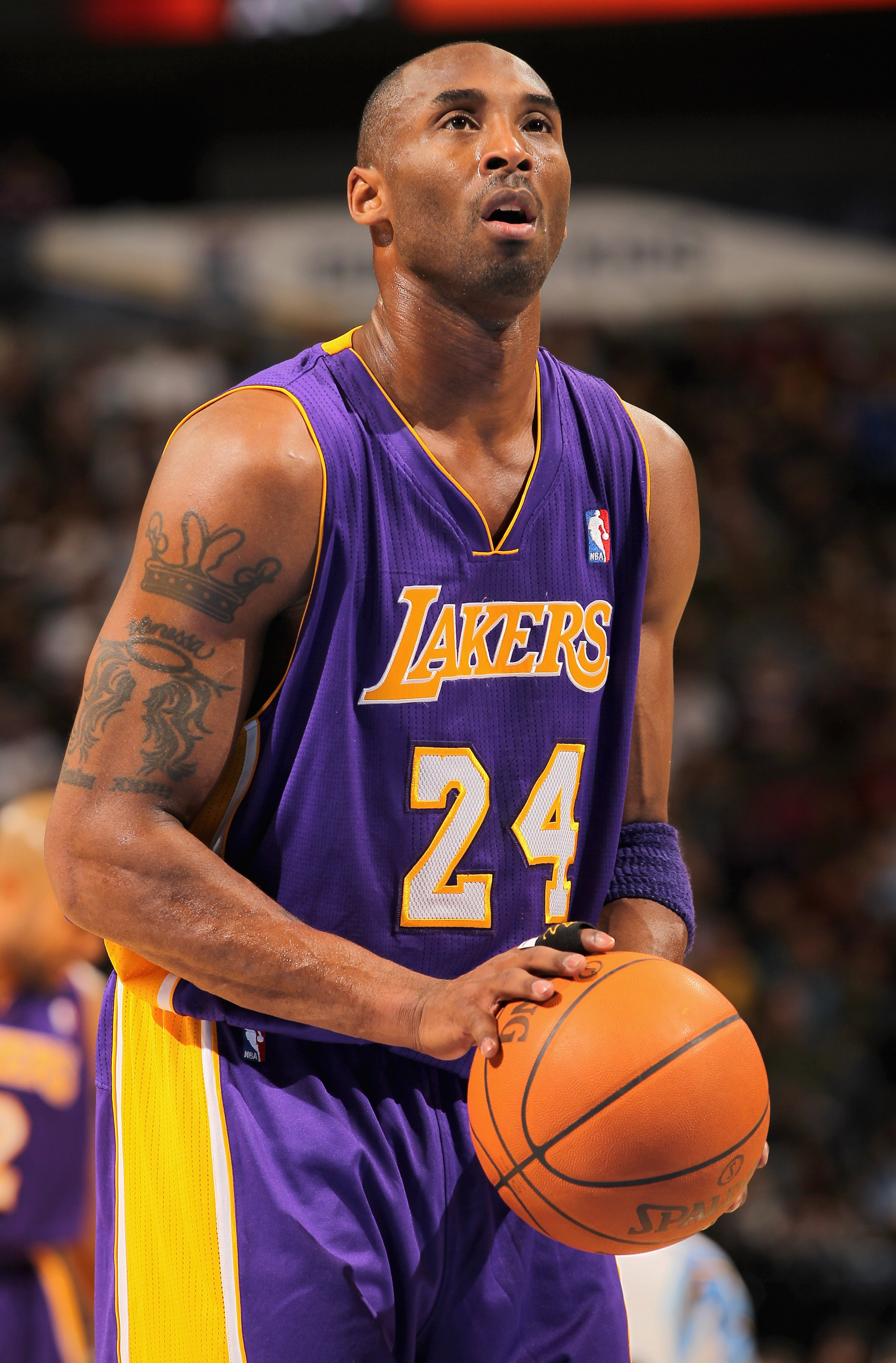 DENVER - NOVEMBER 11: Kobe Bryant #24 of the Los Angeles Lakers takes a free throw against the Denver Nuggets at the Pepsi Center on November 11, 2010 in Denver, Colorado. The Nuggets defeated the Lakers 118-112. NOTE TO USER: User expressly acknowledge DENVER - NOVEMBER 11: Kobe Bryant #24 of the Los Angeles Lakers takes a free throw against the Denver Nuggets at the Pepsi Center on November 11, 2010 in Denver, Colorado. The Nuggets defeated the Lakers 118-112. NOTE TO USER: User expressly acknowledge