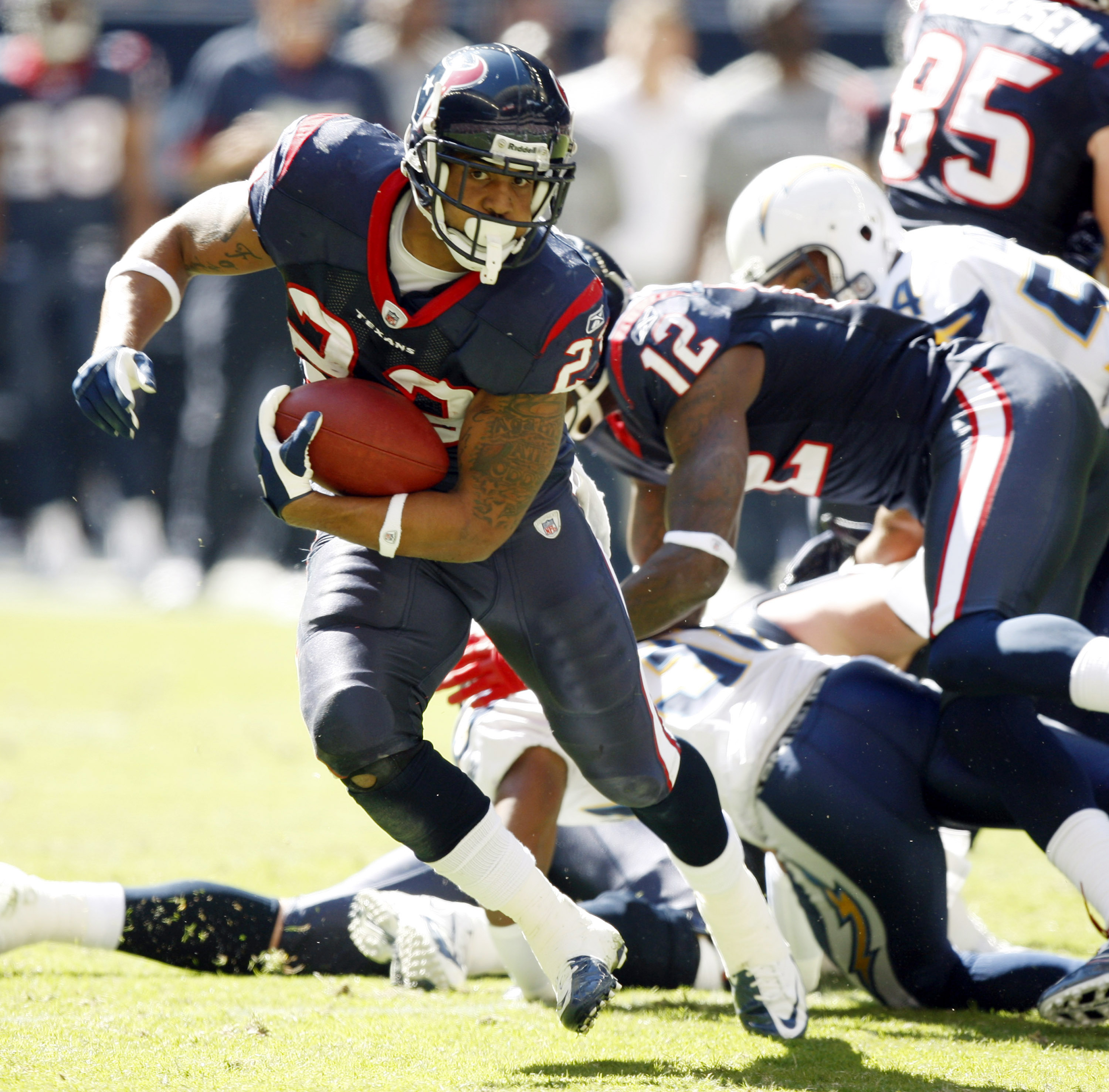 HOUSTON - NOVEMBER 07:  Running back Arian Foster #23 of the Houston Texans rushes in the first half against the San Diego Chargers at Reliant Stadium on November 7, 2010 in Houston, Texas.  (Photo by Bob Levey/Getty Images)