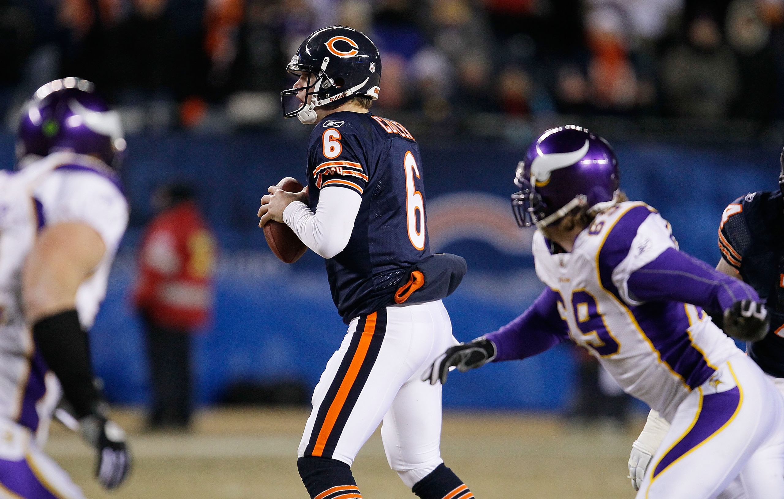 CHICAGO - DECEMBER 28: Jay Cutler #6 of the Chicago Bears prepares to throw the game-winning touchdown pass to Devin Aromashodu against the Minnesota Vikings at Soldier Field on December 28, 2009 in Chicago, Illinois. The Bears defeated the Vikings 36-30
