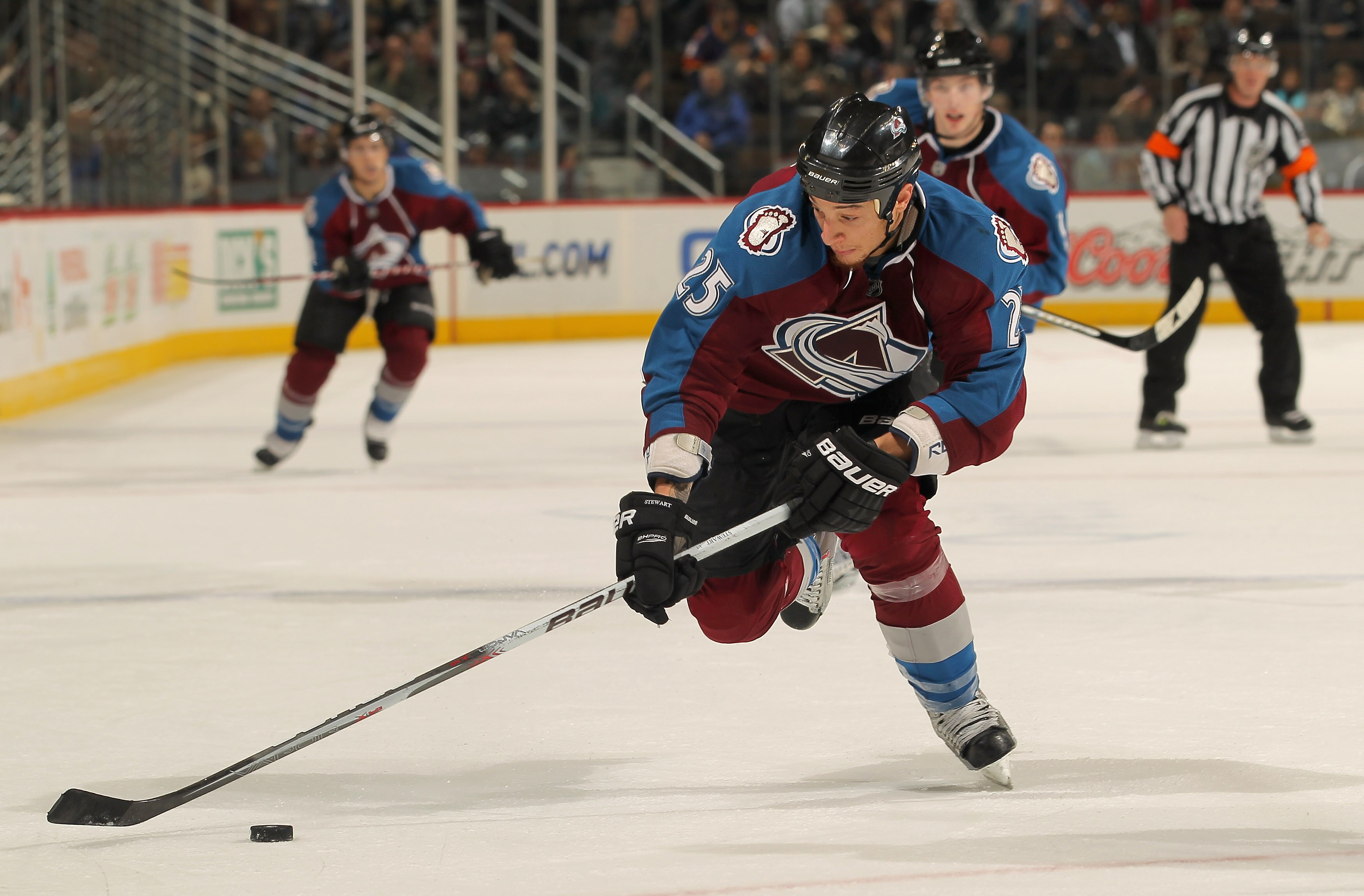 DENVER - NOVEMBER 09:  Chris Stewart #25 of the Colorado Avalanche controls the puck against the Calgary Flames at the Pepsi Center on November 9, 2010 in Denver, Colorado. The Flames defeated the Avalanche 4-2.  (Photo by Doug Pensinger/Getty Images)