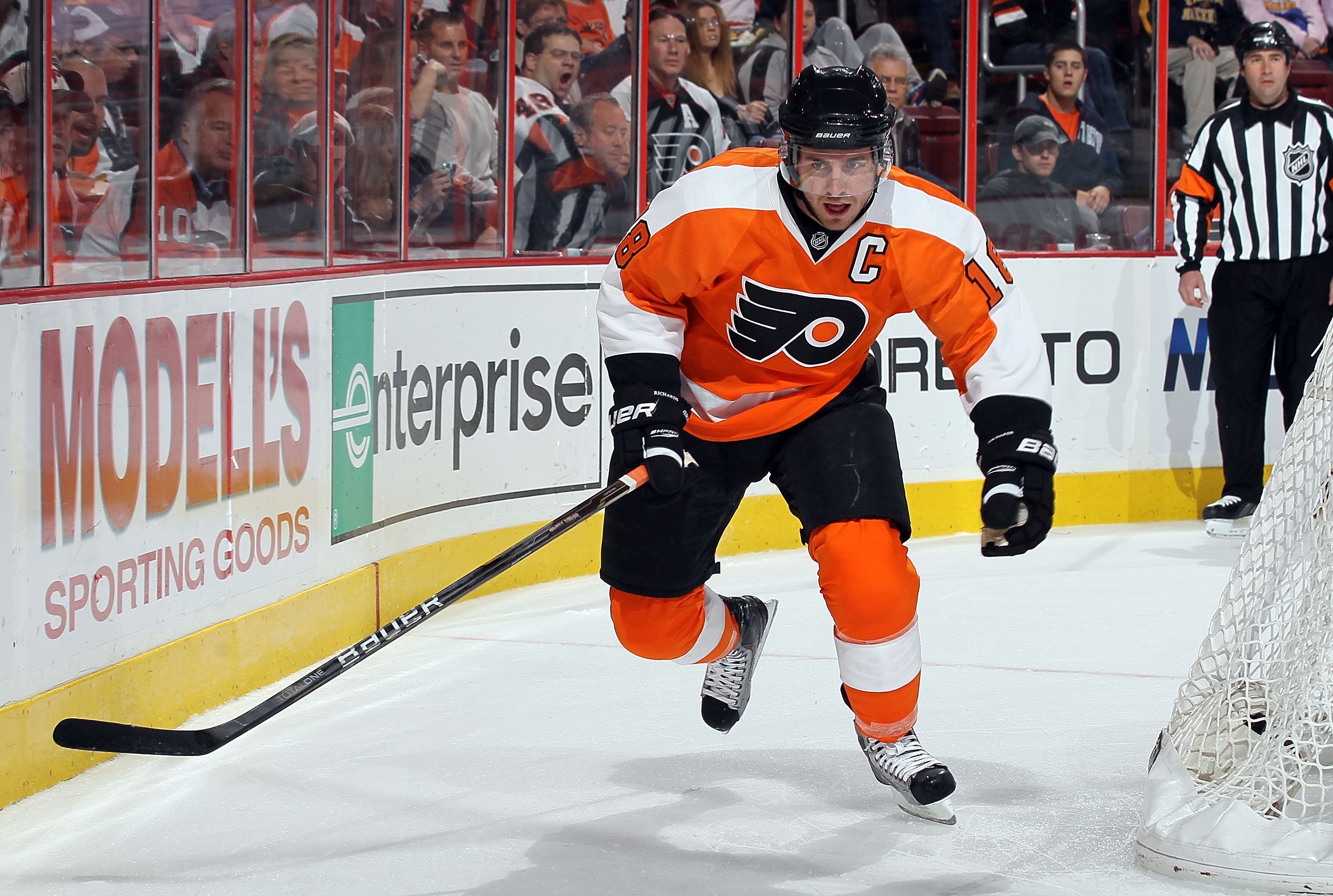PHILADELPHIA - OCTOBER 26:  Mike Richards #18 of the Philadelphia Flyers skates against the Buffalo Sabres on October 26, 2010 at Wells Fargo Center in Philadelphia, Pennsylvania. The Flyers defeated the Sabres 6-3.  (Photo by Jim McIsaac/Getty Images)