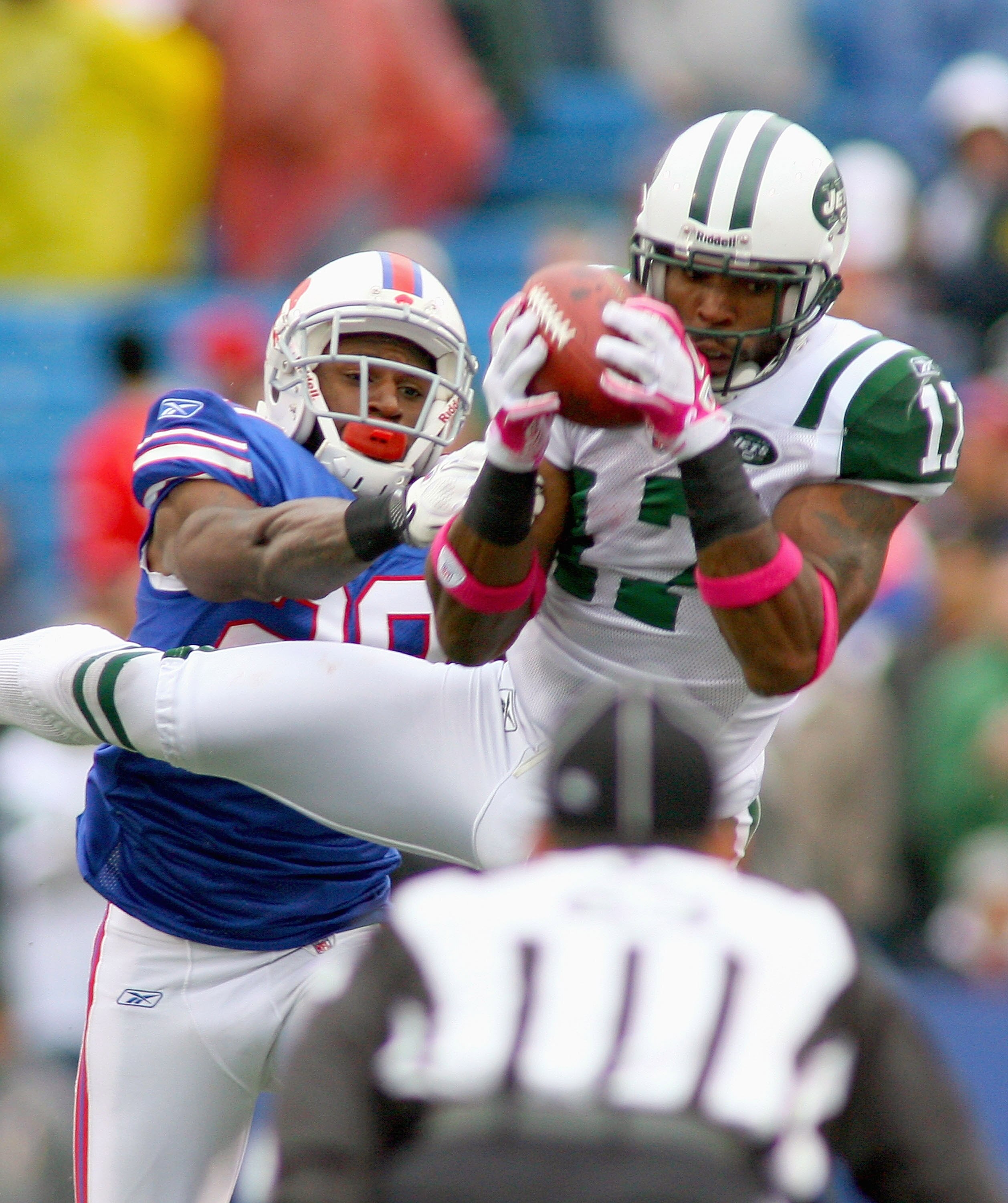 ORCHARD PARK, NY - OCTOBER 03: Braylon Edwards #17 of the New York Jets makes a catch over Drayton Florence #29 of the Buffalo Bills at Ralph Wilson Stadium on October 3, 2010 in Orchard Park, New York. The Jets won 38-14. (Photo by Rick Stewart/Getty ORCHARD PARK, NY - OCTOBER 03: Braylon Edwards #17 of the New York Jets makes a catch over Drayton Florence #29 of the Buffalo Bills at Ralph Wilson Stadium on October 3, 2010 in Orchard Park, New York. The Jets won 38-14. (Photo by Rick Stewart/Getty