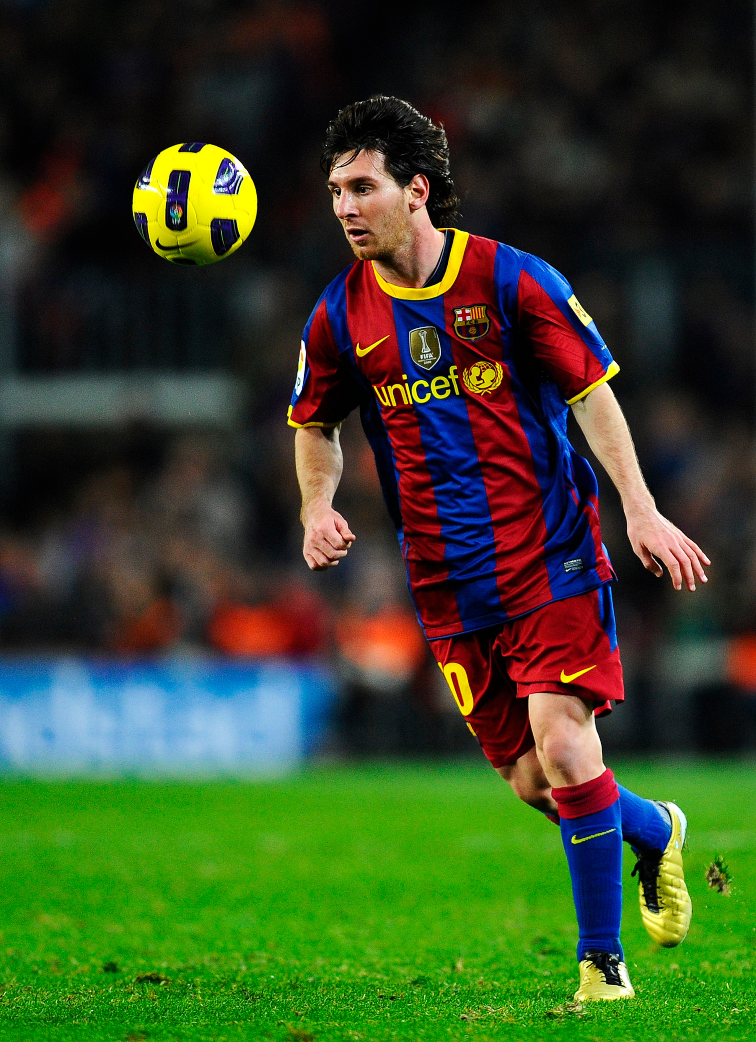 BARCELONA, SPAIN - NOVEMBER 13: Lionel Messi of Barcelona controls the ball during the La Liga match between Barcelona and Villarreal CF at Camp Nou Stadium on November 13, 2010 in Barcelona, Spain. Barcelona won the match 3-1. (Photo by David Ramos/Get BARCELONA, SPAIN - NOVEMBER 13: Lionel Messi of Barcelona controls the ball during the La Liga match between Barcelona and Villarreal CF at Camp Nou Stadium on November 13, 2010 in Barcelona, Spain. Barcelona won the match 3-1. (Photo by David Ramos/Get