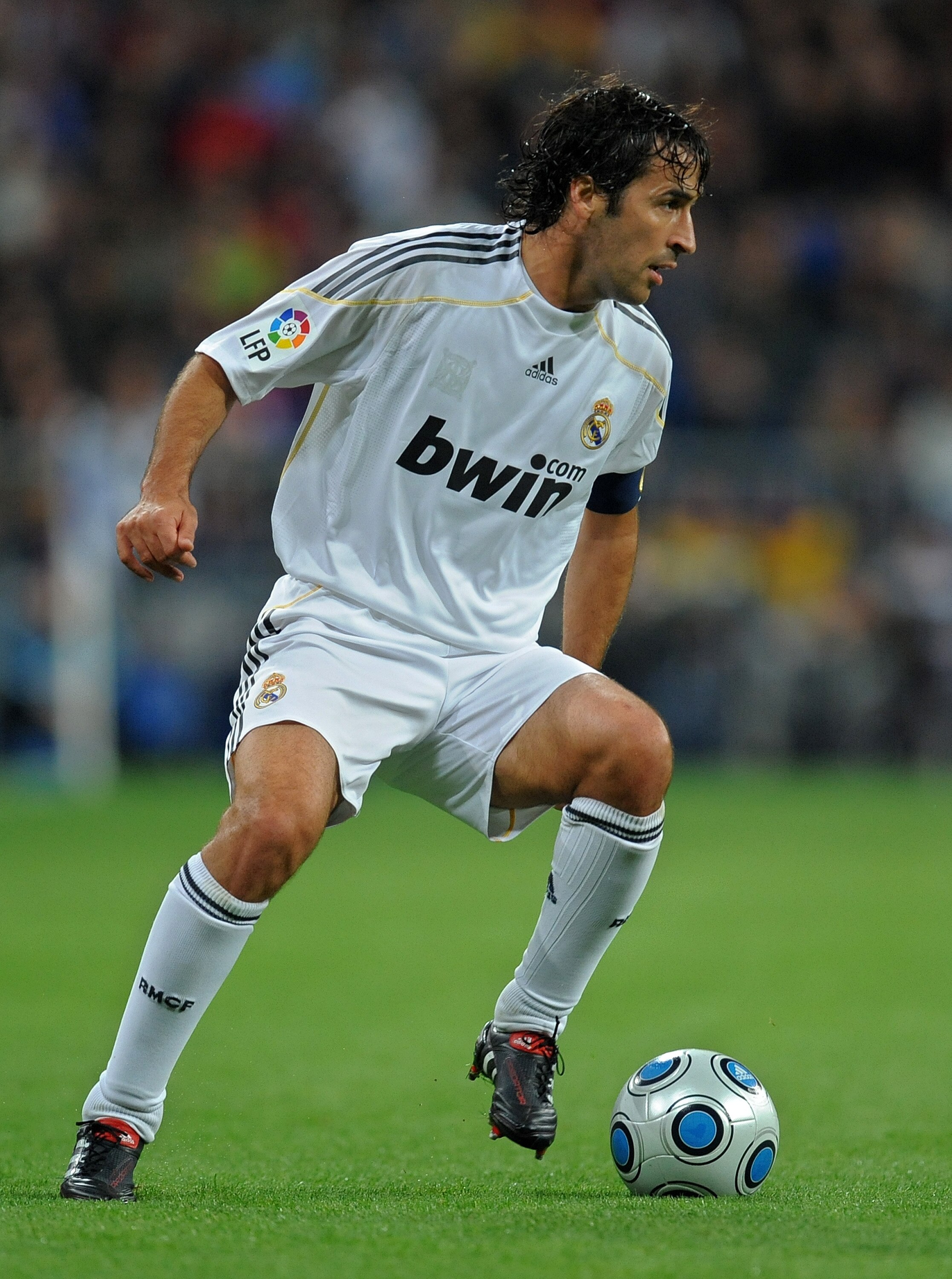 MADRID, SPAIN - NOVEMBER 10:  Raul Gonzalez of Real Madrid runs with the ball during the Copa del Rey fourth round, second leg match between Real Madrid and AD Alcorcon at the Estadio Santiago Bernabeu on November 10, 2009 in Madrid, Spain. Real Madrid wo