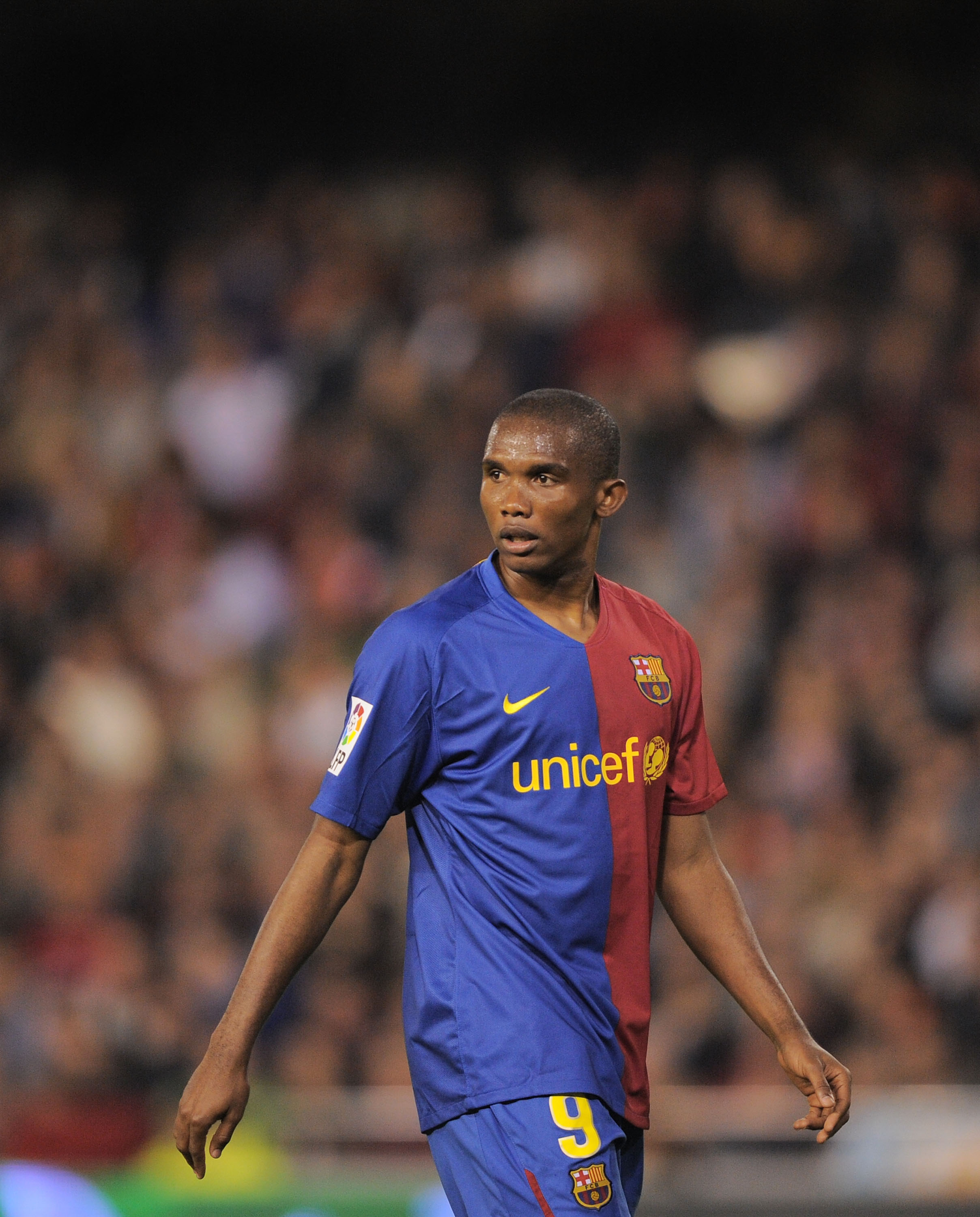VALENCIA, SPAIN - APRIL 25: Samuel Eto'o of Barcelona waits for a corner kick to be taken during the La Liga match between Valencia and Barcelona at the Mestalla stadium on April 25, 2009 in Valencia, Spain.  (Photo by Denis Doyle/Getty Images)