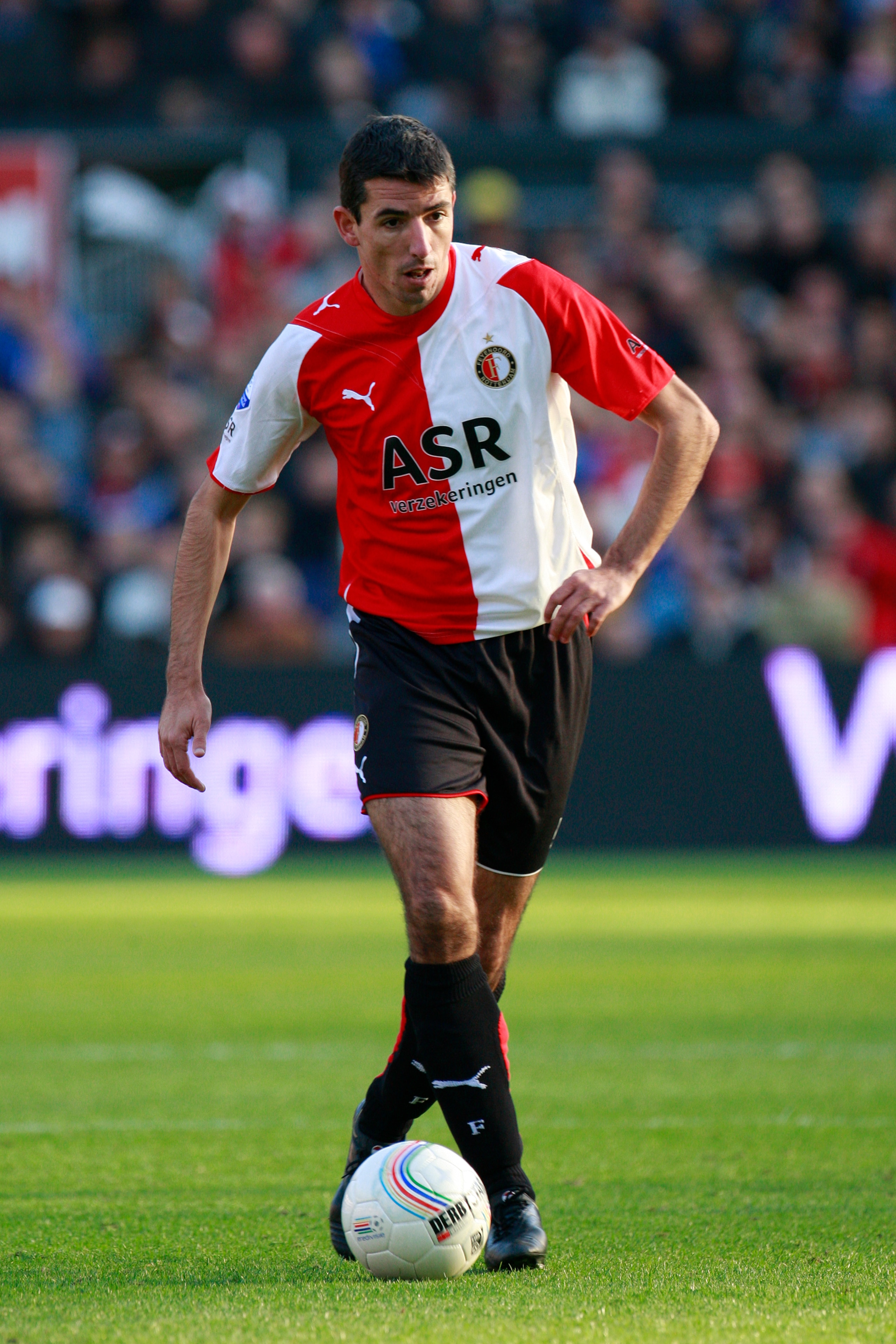 ROTTERDAM, NETHERLANDS - NOVEMBER 22: Roy Makaay of Feyenoord during the Eredivisie match between Feyenoord and FC Utrecht held on November 22, 2009 at the Feijenoord 'De Kuip' Stadion, in Rotterdam, Netherlands. The match ended in a 0-0 draw. (Photo by ROTTERDAM, NETHERLANDS - NOVEMBER 22: Roy Makaay of Feyenoord during the Eredivisie match between Feyenoord and FC Utrecht held on November 22, 2009 at the Feijenoord 'De Kuip' Stadion, in Rotterdam, Netherlands. The match ended in a 0-0 draw. (Photo by