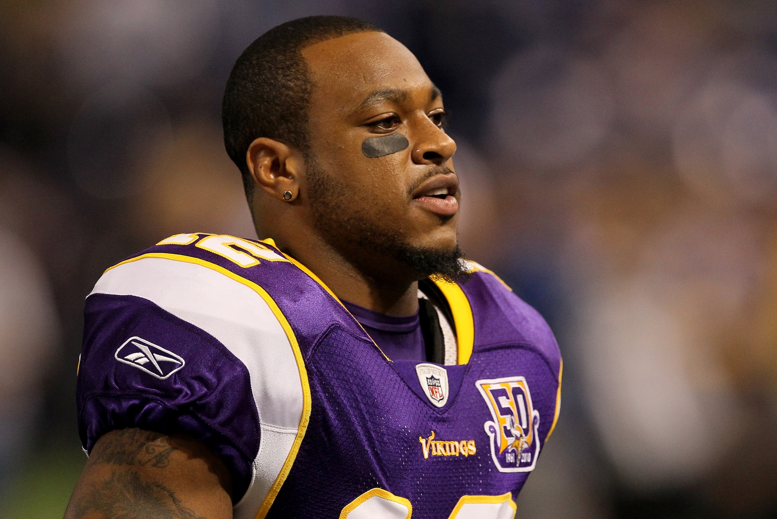 MINNEAPOLIS - NOVEMBER 07:  Wide receiver Percy Harvin #12 of the Minnesota Vikings gets ready for the game with the Arizona Cardinals at Hubert H. Humphrey Metrodome on November 7, 2010 in Minneapolis, Minnesota.  (Photo by Stephen Dunn/Getty Images)