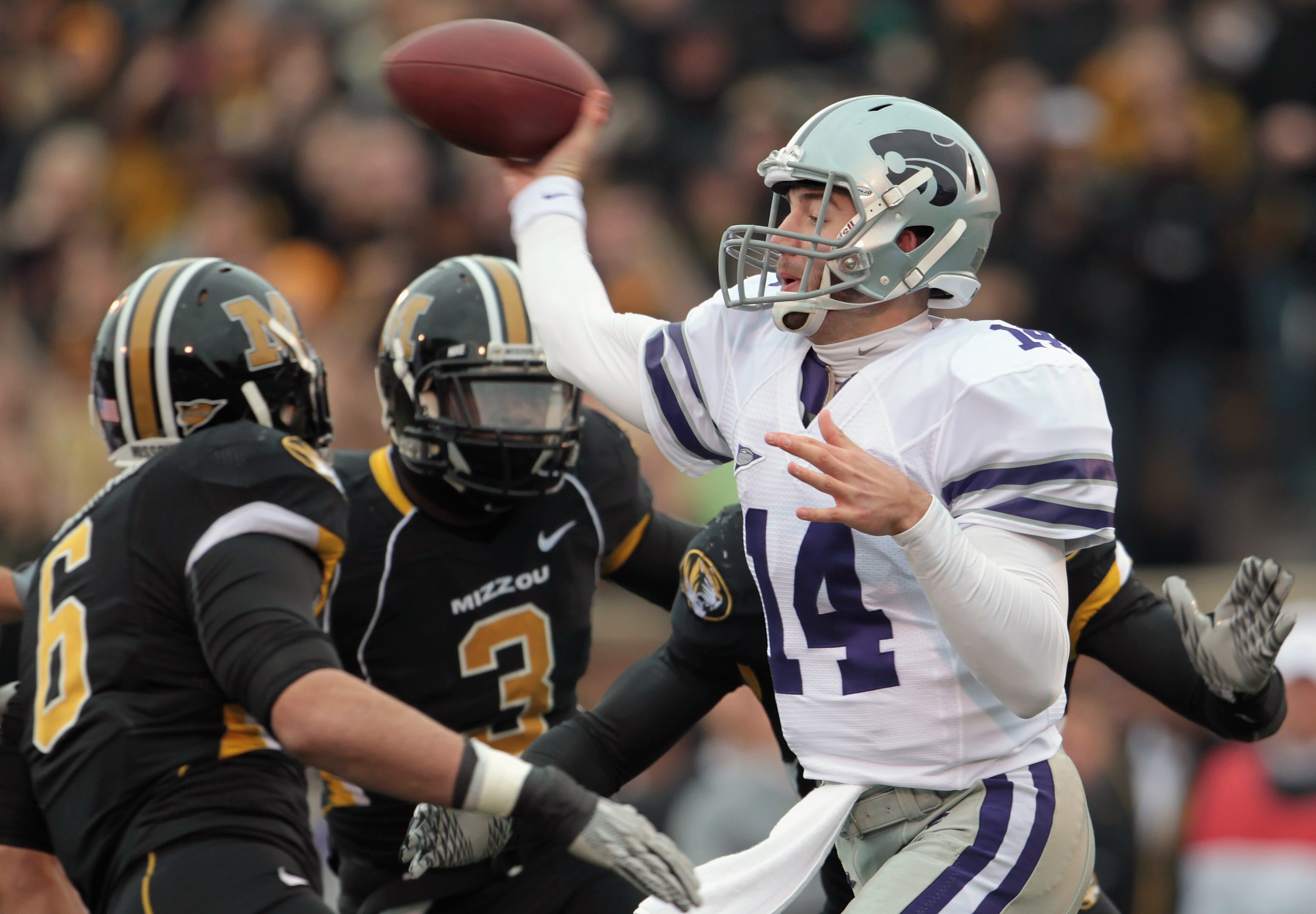 COLUMBIA, MO - NOVEMBER 13:  Quarterback Collin Klein #7 of the Kansas State Wildcats passes during the game against the Missouri Tigers on November 13, 2010 at Faurot Field/Memorial Stadium in Columbia, Missouri.  (Photo by Jamie Squire/Getty Images)