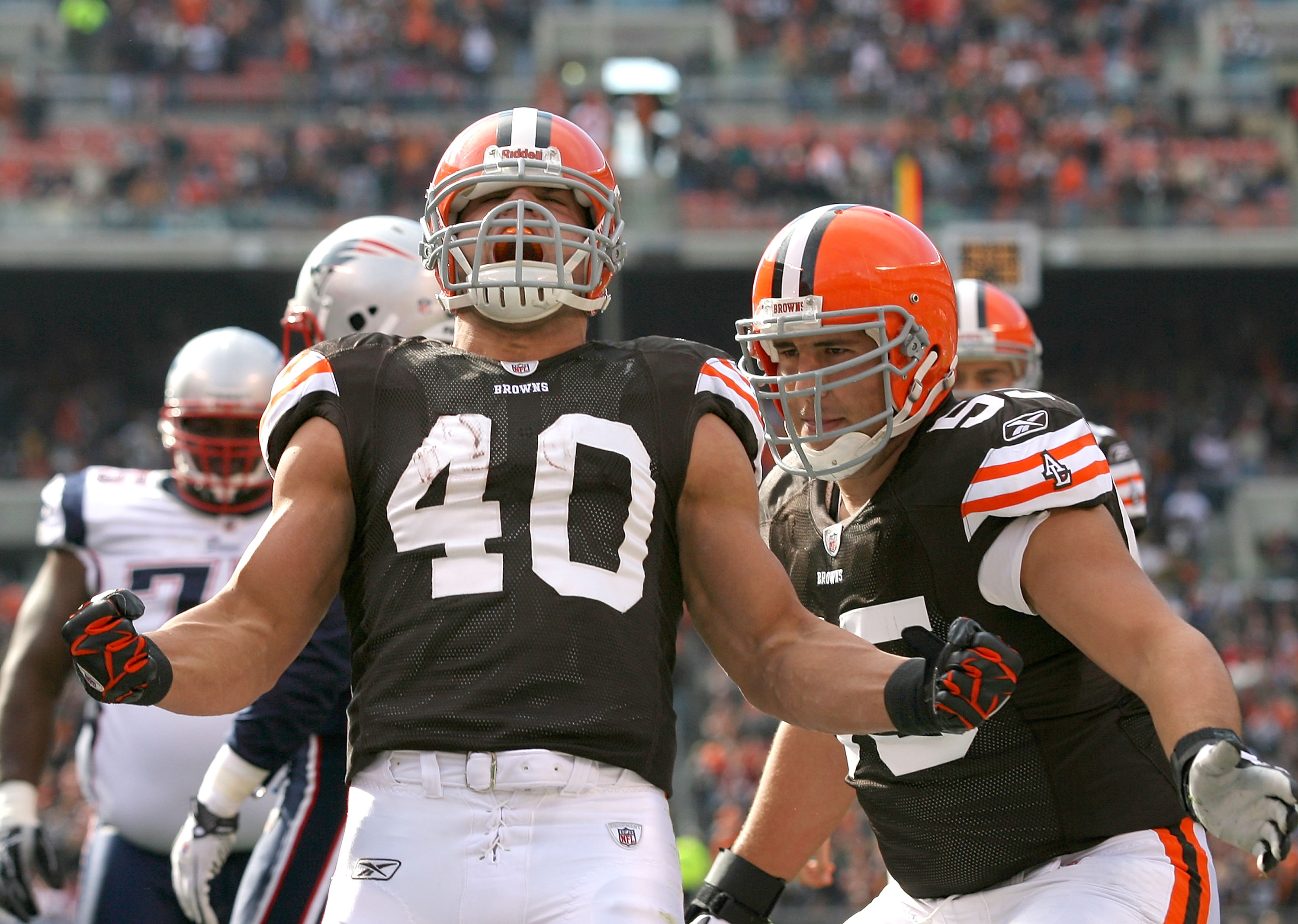 CLEVELAND - NOVEMBER 07: Running back Peyton Hillis #40 and Alex Mack #55 of the Cleveland Browns celebrate after a touchdown against the New England Patriots at Cleveland Browns Stadium on November 7, 2010 in Cleveland, Ohio. (Photo by Matt Sullivan/Ge CLEVELAND - NOVEMBER 07: Running back Peyton Hillis #40 and Alex Mack #55 of the Cleveland Browns celebrate after a touchdown against the New England Patriots at Cleveland Browns Stadium on November 7, 2010 in Cleveland, Ohio. (Photo by Matt Sullivan/Ge