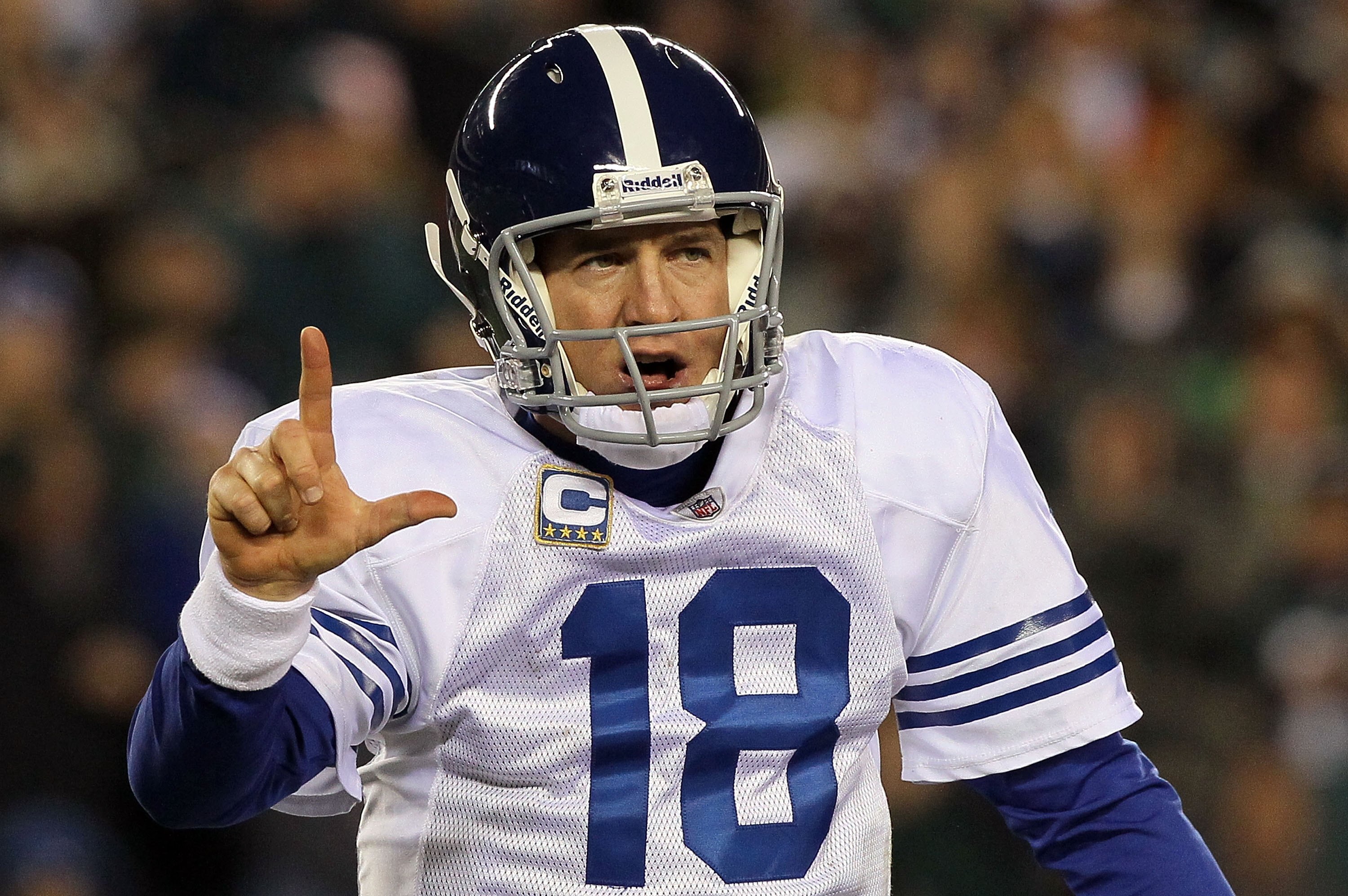 PHILADELPHIA - NOVEMBER 07:  Peyton Manning #18 of the Indianapolis Colts in action against the Philadelphia Eagles on November 7, 2010 at Lincoln Financial Field in Philadelphia, Pennsylvania.  (Photo by Jim McIsaac/Getty Images)