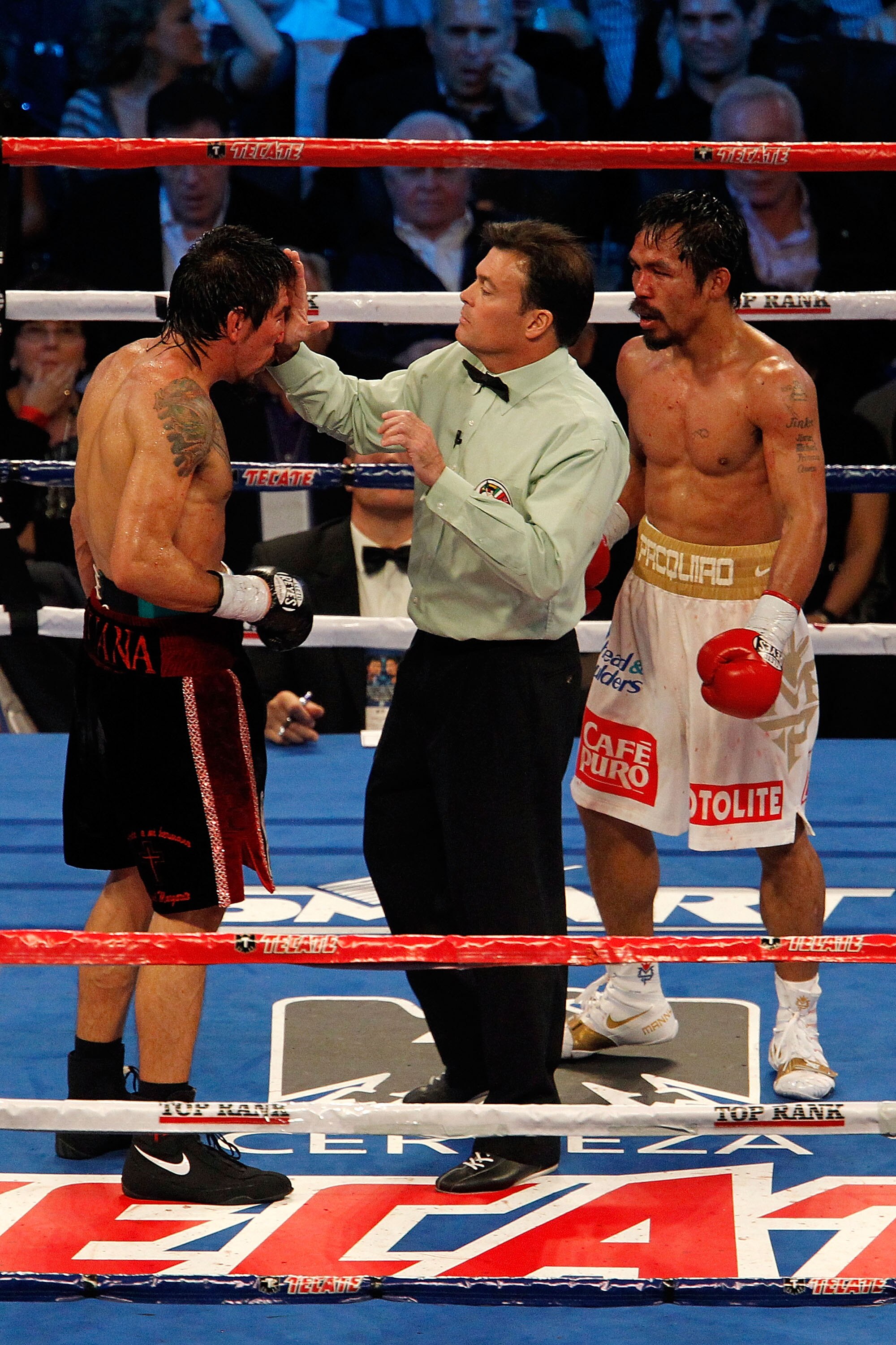 ARLINGTON, TX - NOVEMBER 13:  Referee Laurence Cole inspects the cut on the eye of Antonio Margarito (black trunks) of Mexico as Manny Pacquiao (white trunks) of the Philippines looks on during their WBC World Super Welterweight Title bout at Cowboys Stad
