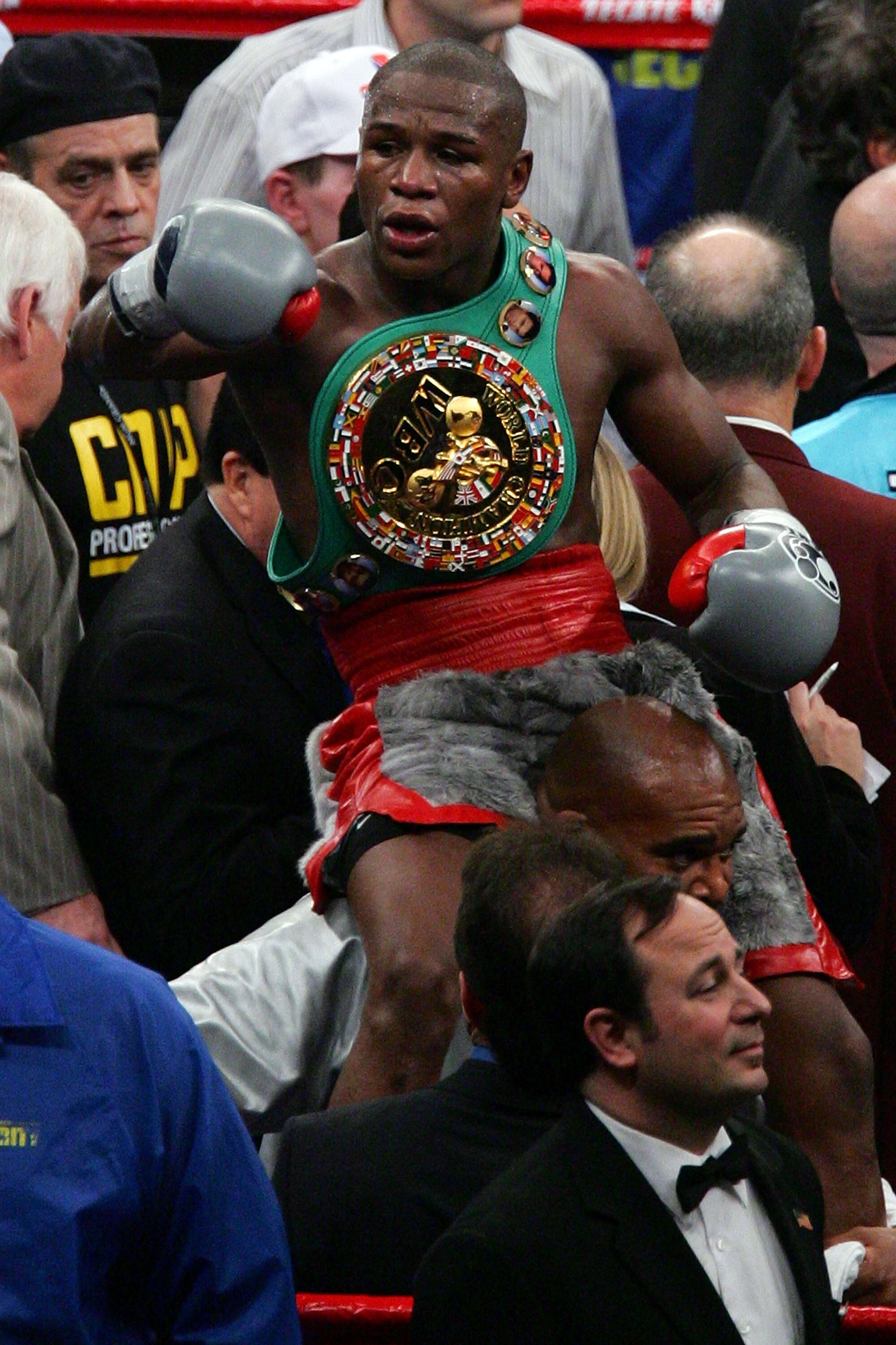 LAS VEGAS - DECEMBER 08:  Floyd Mayweather Jr. celebrates his 10th round knockout of Ricky Hatton of England after their WBC world welterweight championship fight at the MGM Grand Garden Arena on December 8, 2007 in Las Vegas, Nevada.  (Photo by Ethan Mil